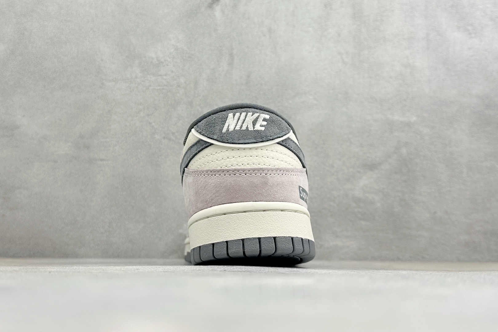 Nike SB Dunk Low 灰紫白撞色 高端定制 低帮休闲板鞋 DN3168-017 Nike SB Dunk Low 灰紫白撞色 高端定制 低帮休闲板鞋 DN3168-017
