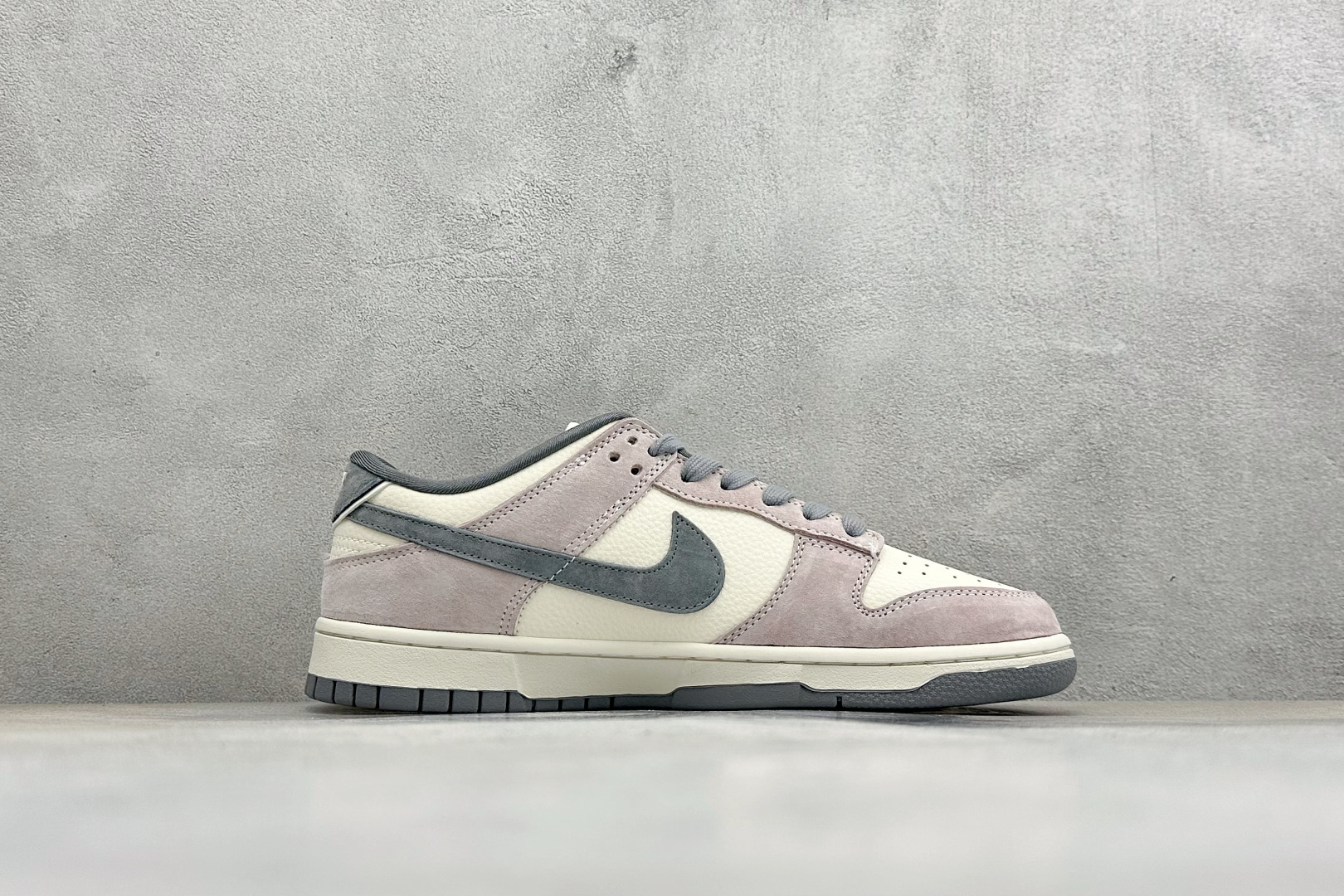 Nike SB Dunk Low 灰紫白撞色 高端定制 低帮休闲板鞋 DN3168-017 Nike SB Dunk Low 灰紫白撞色 高端定制 低帮休闲板鞋 DN3168-017