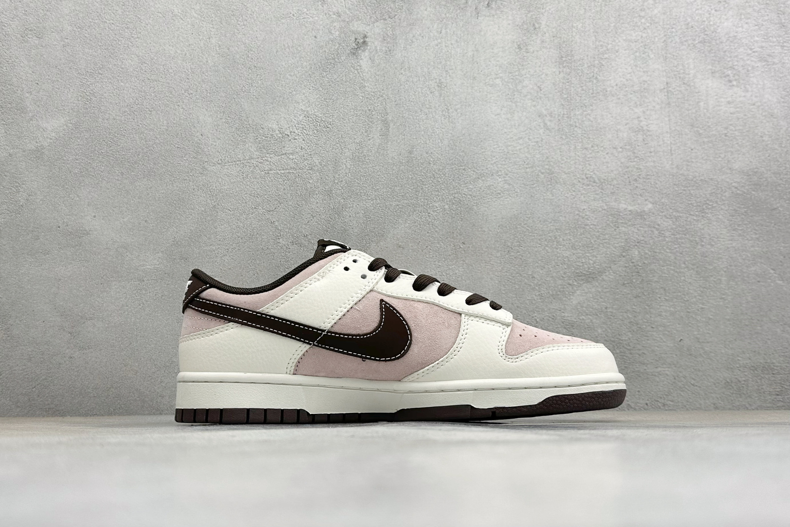 Nike Dunk Low × Supreme联名款 马上有钱风格 XZ5899-118 Nike Dunk Low × Supreme联名款 马上有钱风格 XZ5899-118