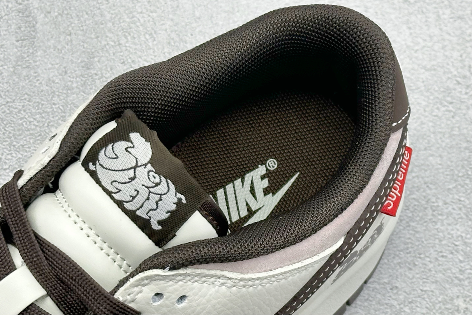 Nike Dunk Low × Supreme联名款 马上有钱风格 XZ5899-118 Nike Dunk Low × Supreme联名款 马上有钱风格 XZ5899-118