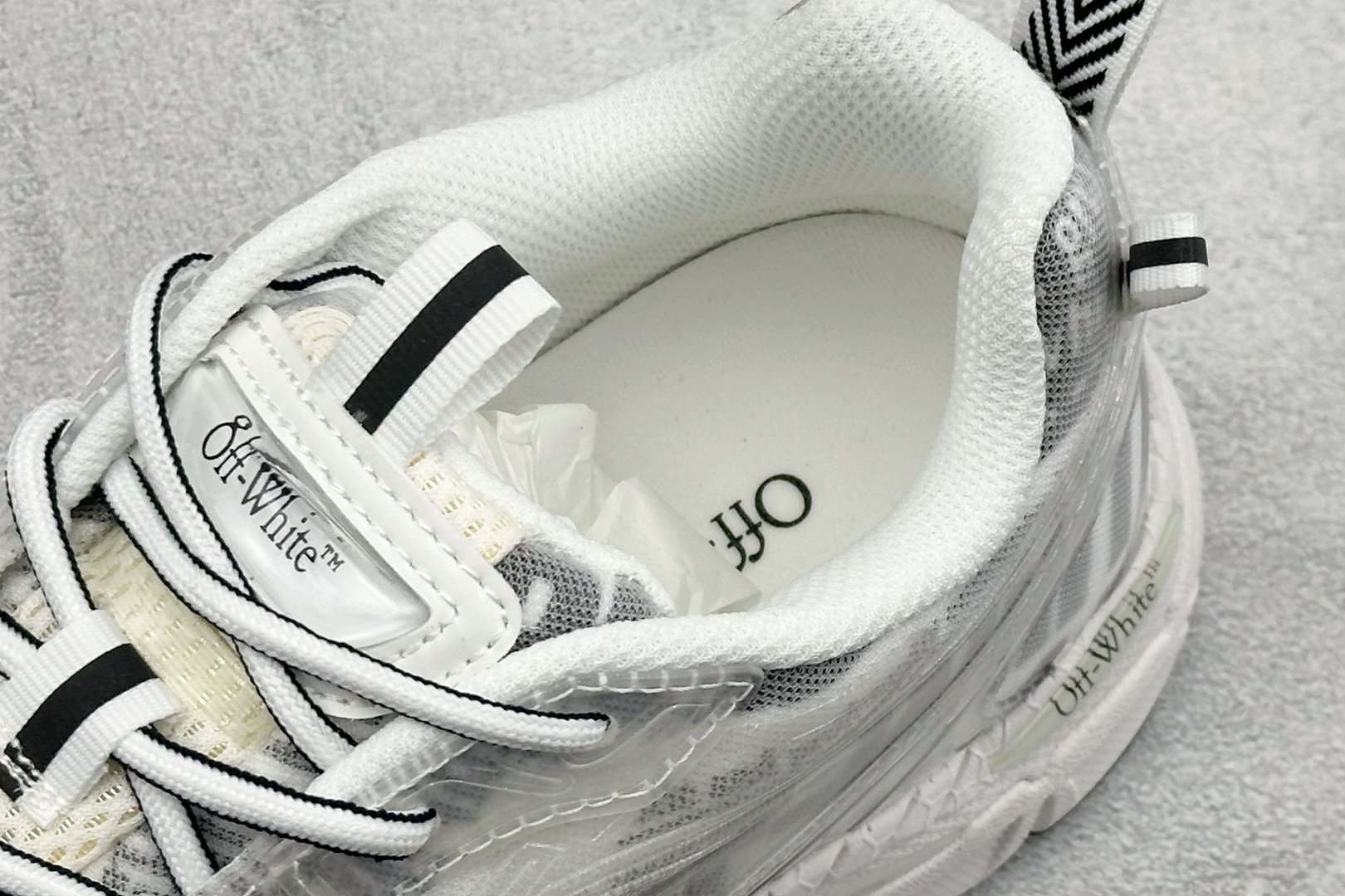 S版 Off-White 防滑耐磨透气性轻便跑鞋 OWIA289F25LEA001 S版 Off-White 防滑耐磨透气性轻便跑鞋 OWIA289F25LEA001