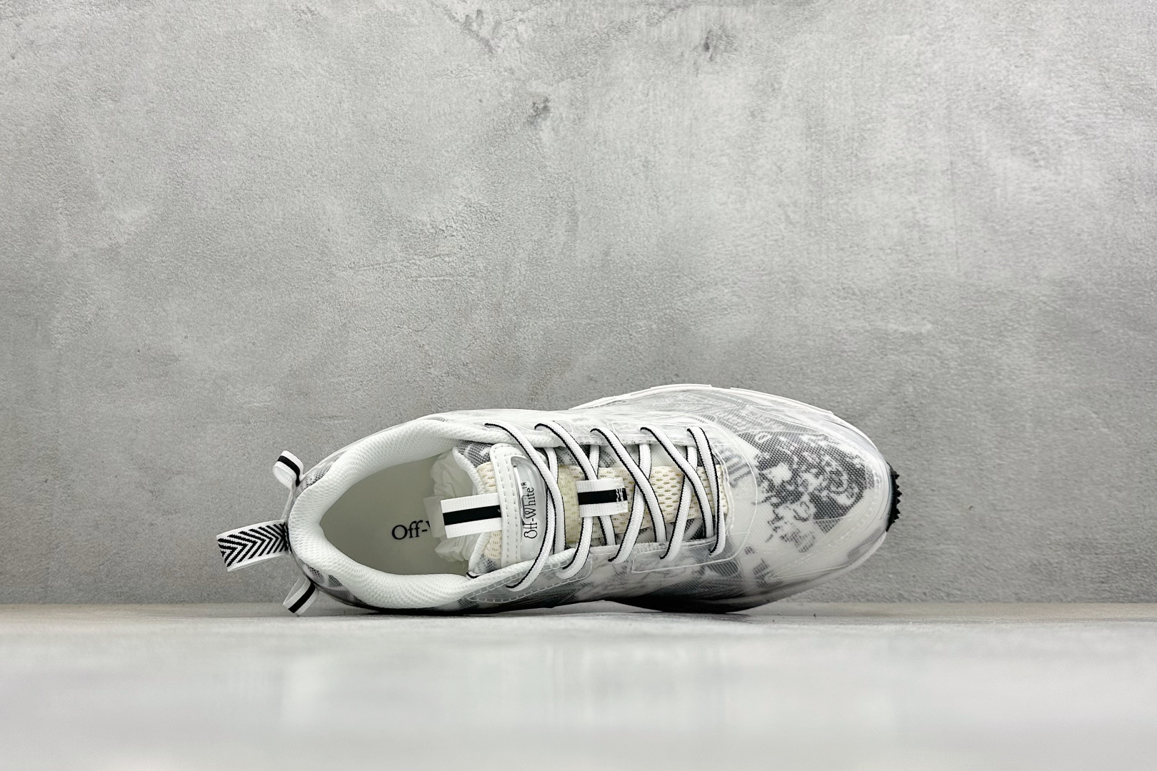 S版 Off-White 防滑耐磨透气性轻便跑鞋 OWIA289F25LEA001 S版 Off-White 防滑耐磨透气性轻便跑鞋 OWIA289F25LEA001