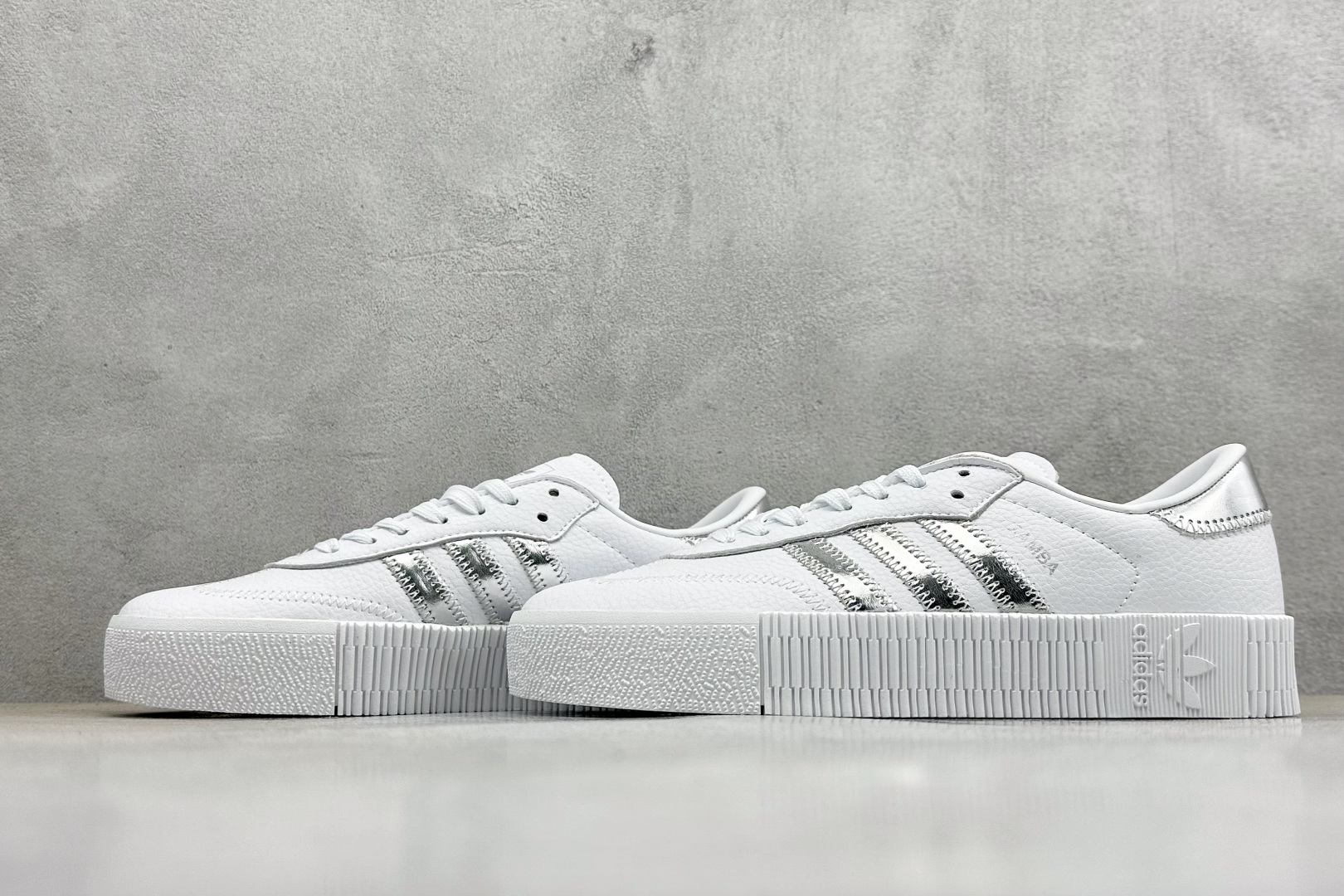 XH版Adidas originals Sambarose 桑巴增高舒适耐磨防滑低帮板鞋 EE9017