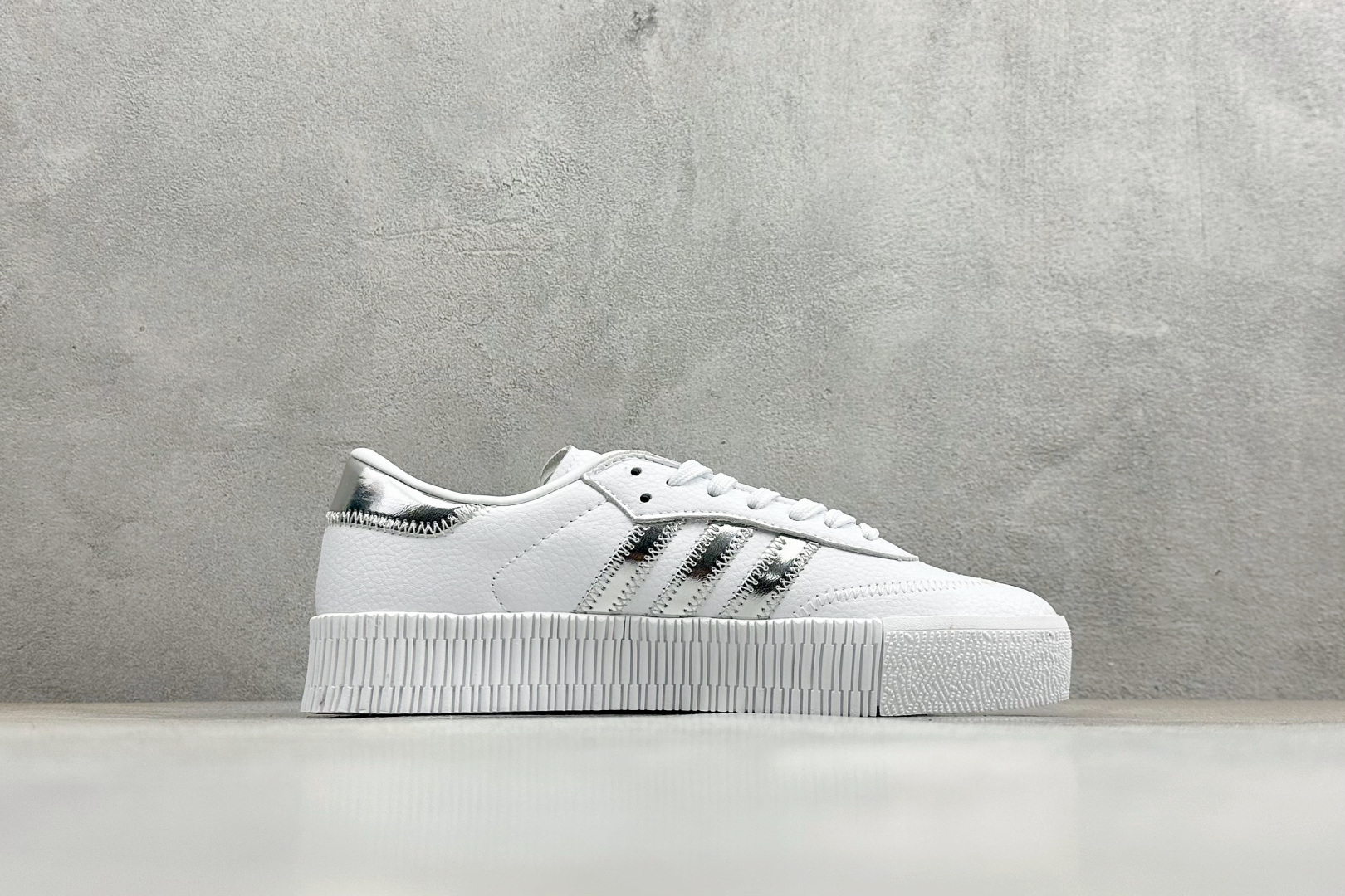 XH版Adidas originals Sambarose 桑巴增高舒适耐磨防滑低帮板鞋 EE9017