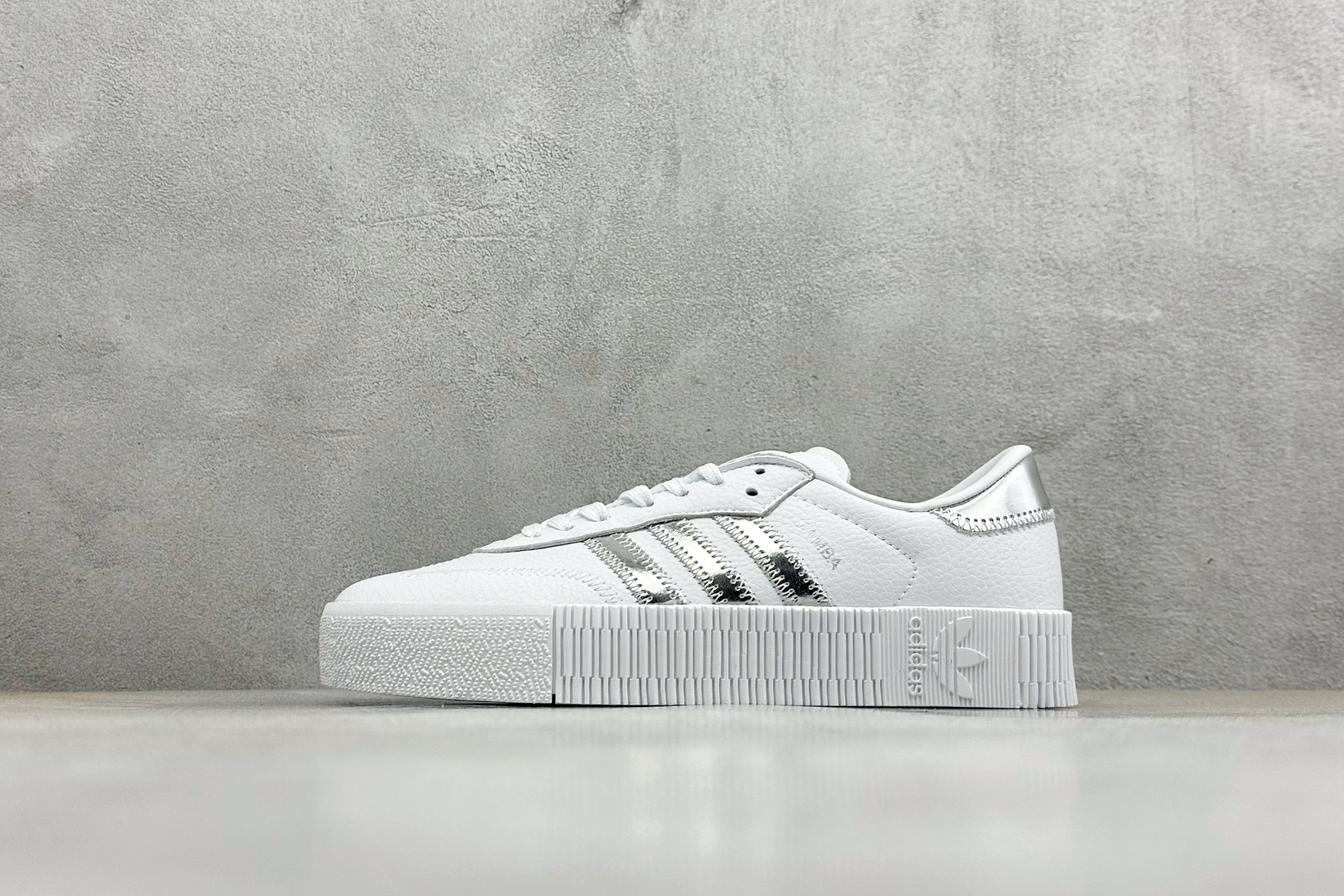 XH版Adidas originals Sambarose 桑巴增高舒适耐磨防滑低帮板鞋 EE9017