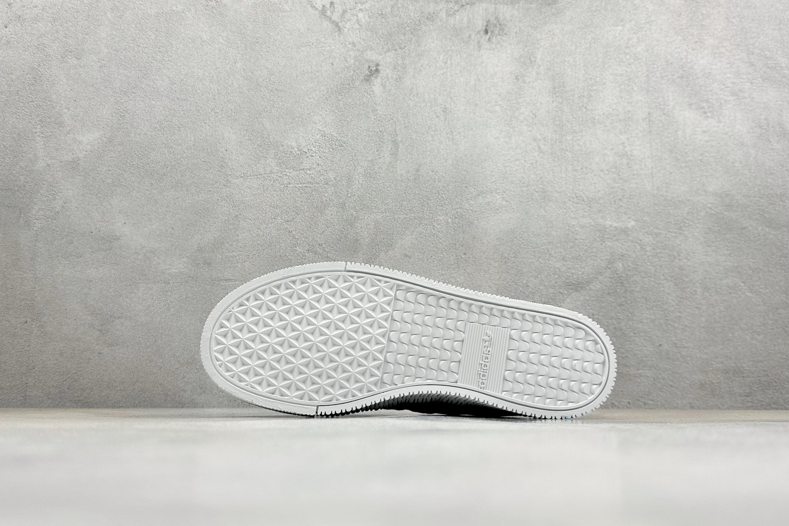 XH版Adidas originals Sambarose 桑巴增高舒适耐磨防滑低帮板鞋 FU7456