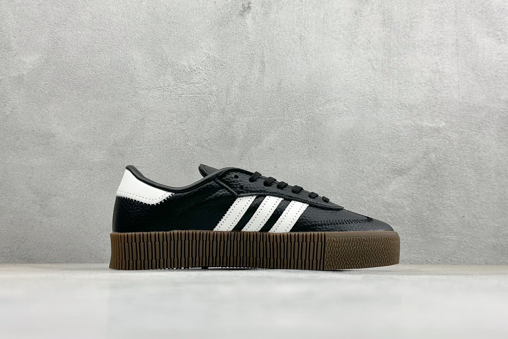 XH版Adidas originals Sambarose 桑巴增高舒适耐磨防滑低帮板鞋 B28156