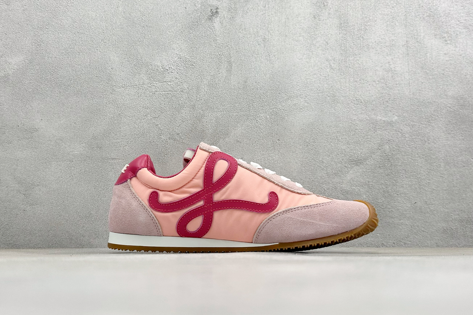 罗意威/Loewe Ballet Runner 爆款芭蕾舞鞋 2.0系列阿甘复古风德训薄底百搭休闲运动鞋 2528-1PINK 罗意威/Loewe Ballet Runner 爆款芭蕾舞鞋 2.0系列阿甘复古风德训薄底百搭休闲运动鞋 2528-1PINK
