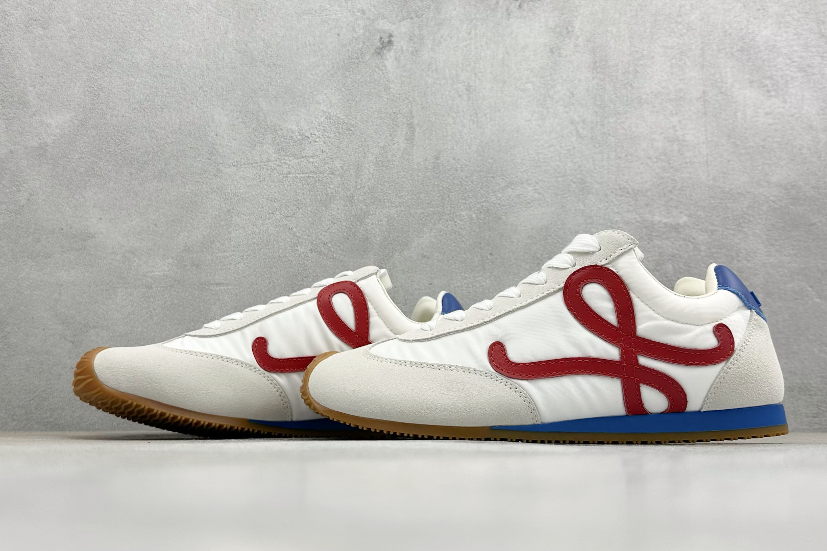罗意威/Loewe Ballet Runner 爆款芭蕾舞鞋 2.0系列阿甘复古风德训薄底百搭休闲运动鞋 2528-1WHITE