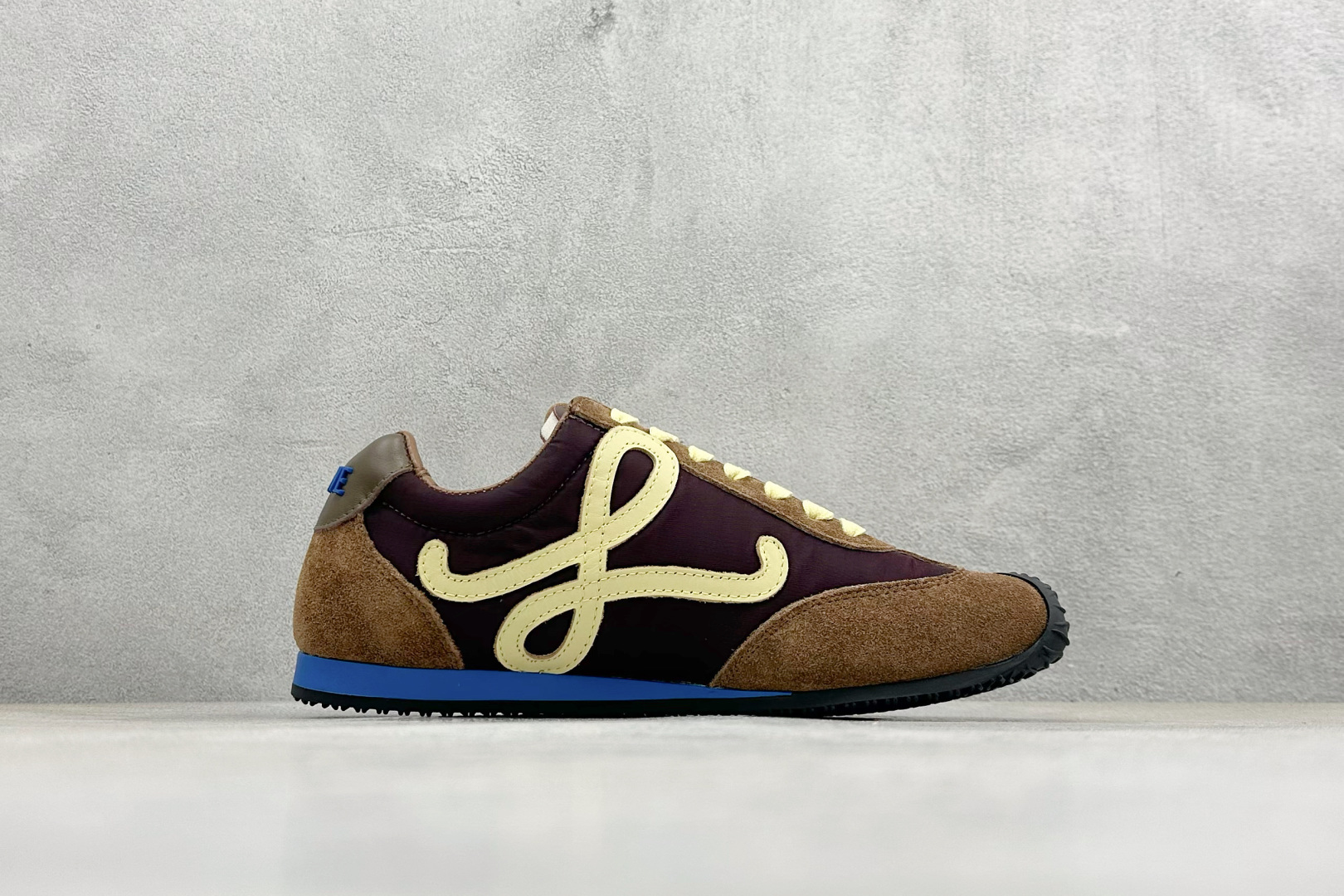 罗意威/Loewe Ballet Runner 爆款芭蕾舞鞋 2.0系列阿甘复古风德训薄底百搭休闲运动鞋 2528-1BROWN 罗意威/Loewe Ballet Runner 爆款芭蕾舞鞋 2.0系列阿甘复古风德训薄底百搭休闲运动鞋 2528-1BROWN