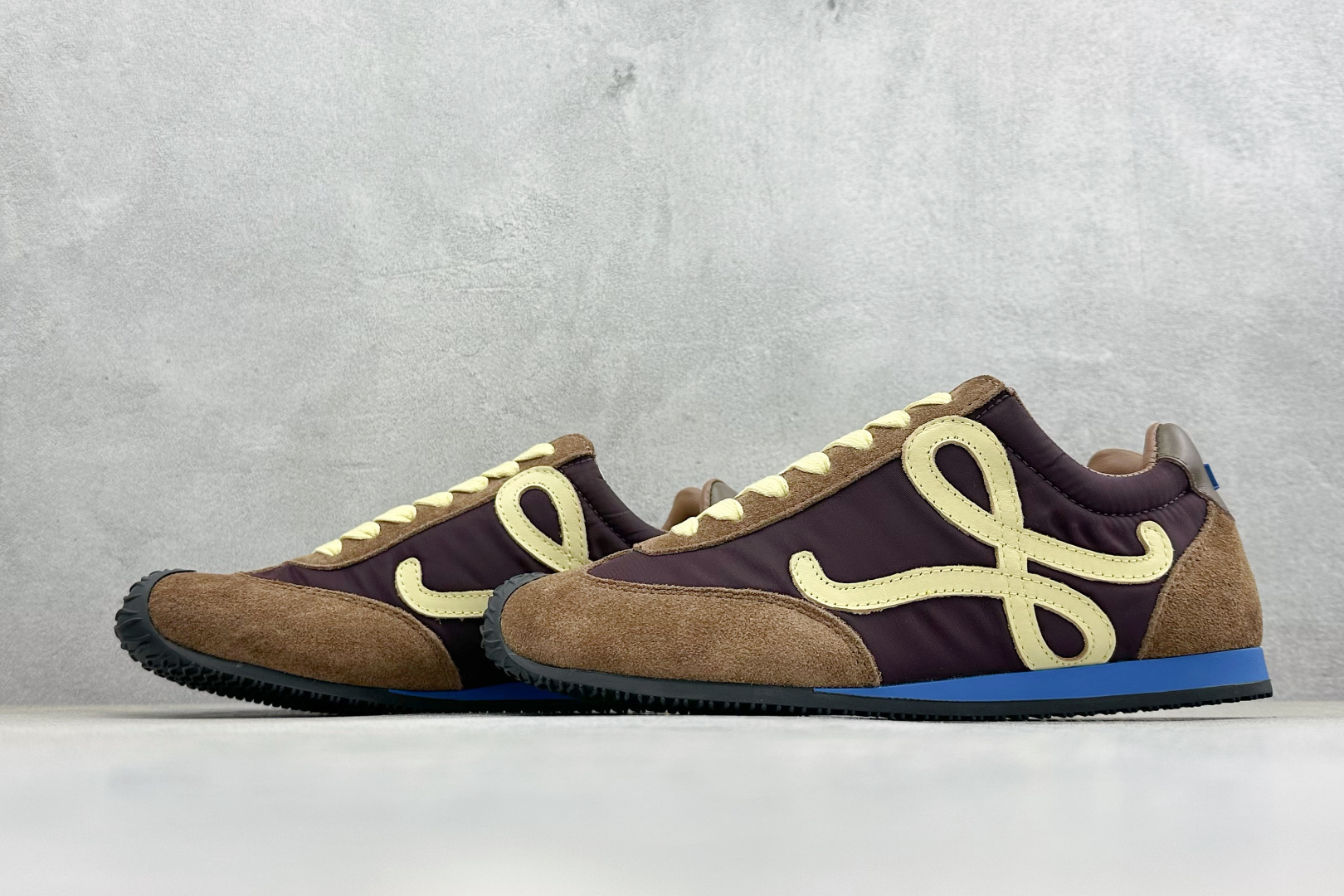 罗意威/Loewe Ballet Runner 爆款芭蕾舞鞋 2.0系列阿甘复古风德训薄底百搭休闲运动鞋 2528-1BROWN 罗意威/Loewe Ballet Runner 爆款芭蕾舞鞋 2.0系列阿甘复古风德训薄底百搭休闲运动鞋 2528-1BROWN