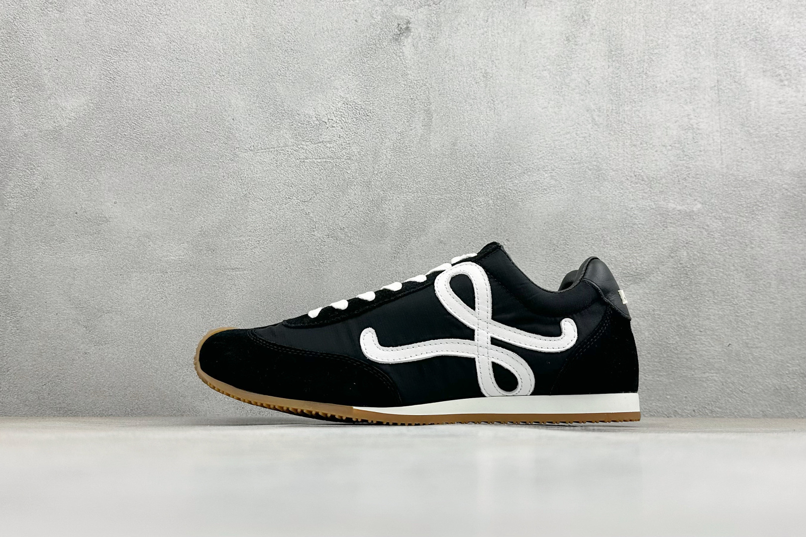 罗意威/Loewe Ballet Runner 爆款芭蕾舞鞋 2.0系列阿甘复古风德训薄底百搭休闲运动鞋 2528-1BLACK 罗意威/Loewe Ballet Runner 爆款芭蕾舞鞋 2.0系列阿甘复古风德训薄底百搭休闲运动鞋 2528-1BLACK