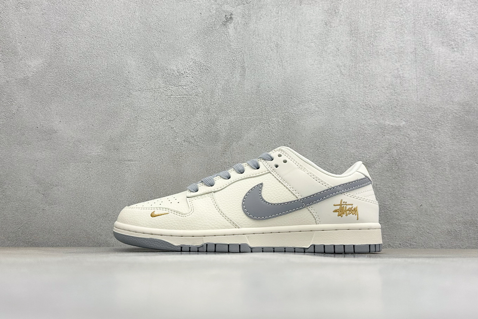 Nike Dunk Low Retro 斯图西联名 周年高端定制 低帮休闲板鞋 JP1628-040 Nike Dunk Low Retro 斯图西联名 周年高端定制 低帮休闲板鞋 JP1628-040