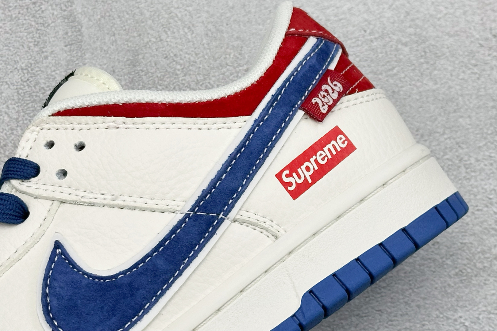 Nike Dunk × Supreme 2026限定款 白蓝红撞色直击复古潮流魂 XZ5899-117 Nike Dunk × Supreme 2026限定款 白蓝红撞色直击复古潮流魂 XZ5899-117