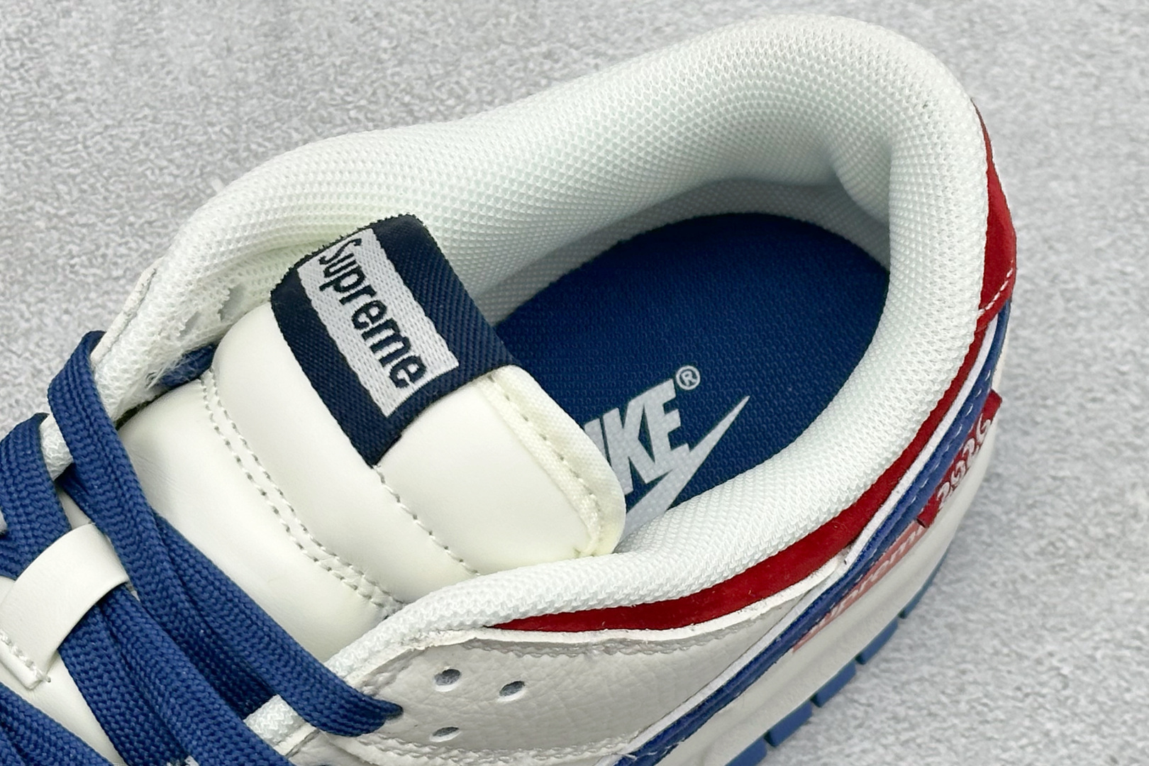 Nike Dunk × Supreme 2026限定款 白蓝红撞色直击复古潮流魂 XZ5899-117 Nike Dunk × Supreme 2026限定款 白蓝红撞色直击复古潮流魂 XZ5899-117
