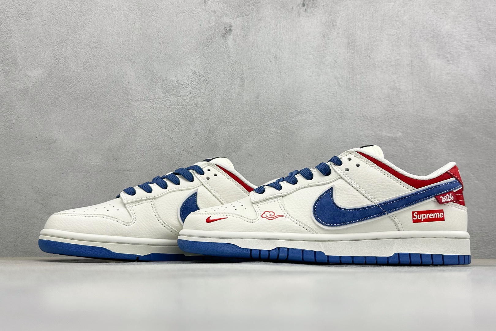 Nike Dunk × Supreme 2026限定款 白蓝红撞色直击复古潮流魂 XZ5899-117 Nike Dunk × Supreme 2026限定款 白蓝红撞色直击复古潮流魂 XZ5899-117
