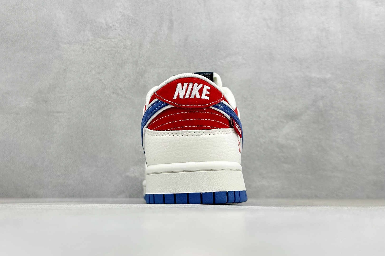 Nike Dunk × Supreme 2026限定款 白蓝红撞色直击复古潮流魂 XZ5899-117 Nike Dunk × Supreme 2026限定款 白蓝红撞色直击复古潮流魂 XZ5899-117