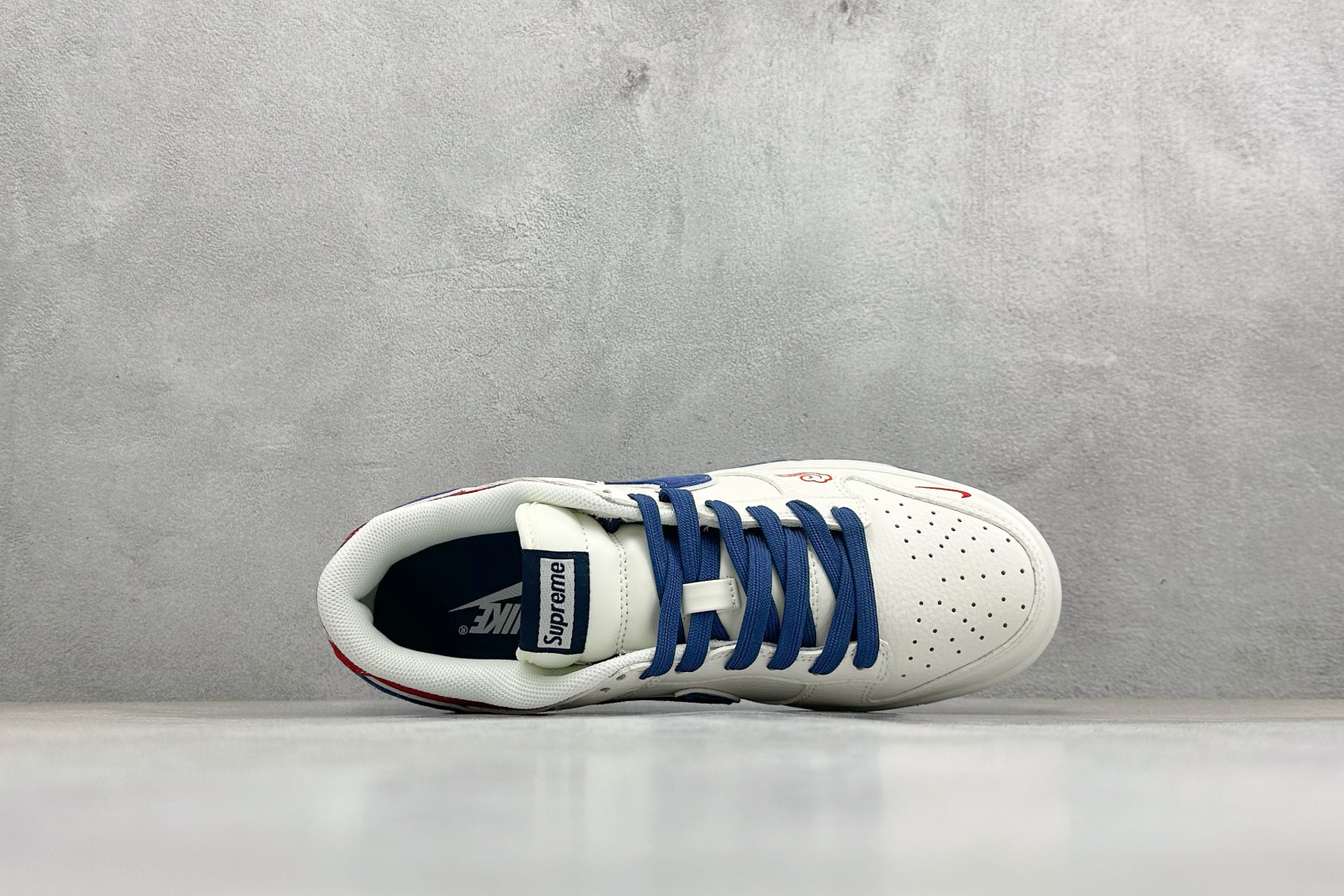 Nike Dunk × Supreme 2026限定款 白蓝红撞色直击复古潮流魂 XZ5899-117 Nike Dunk × Supreme 2026限定款 白蓝红撞色直击复古潮流魂 XZ5899-117