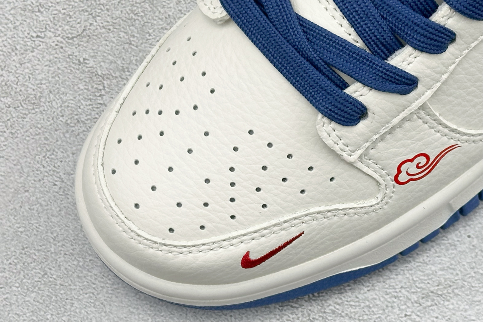 Nike Dunk × Supreme 2026限定款 白蓝红撞色直击复古潮流魂 XZ5899-117 Nike Dunk × Supreme 2026限定款 白蓝红撞色直击复古潮流魂 XZ5899-117