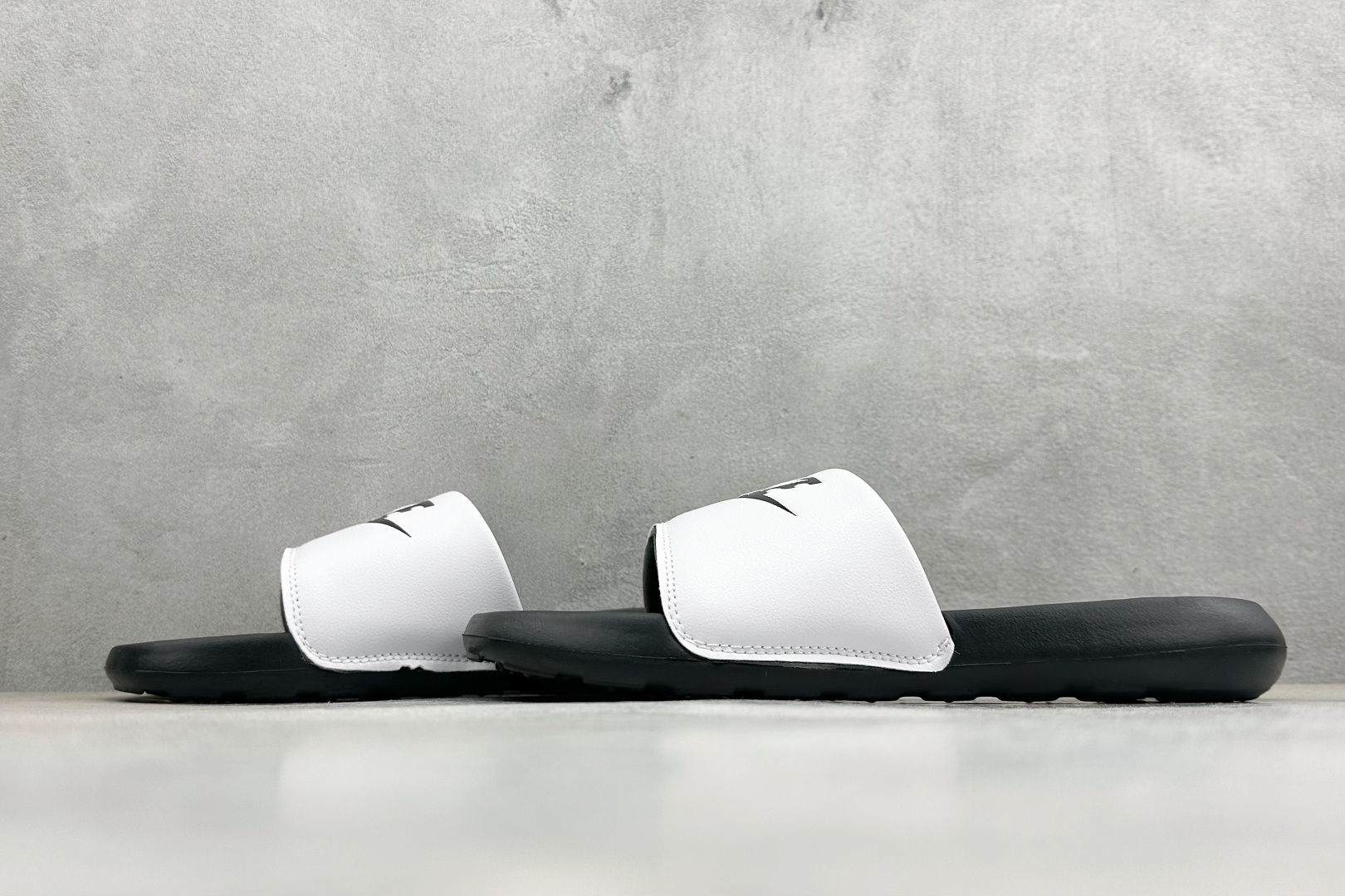 CX版Nike VICTORI ONE SLIDE 舒适时尚 EVA 防滑防磨减震一字拖鞋 CN9675-005