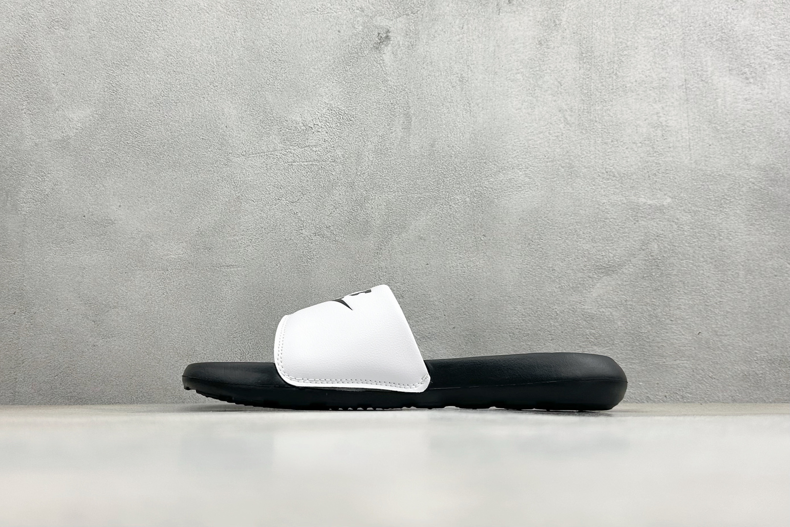 CX版Nike VICTORI ONE SLIDE 舒适时尚 EVA 防滑防磨减震一字拖鞋 CN9675-005