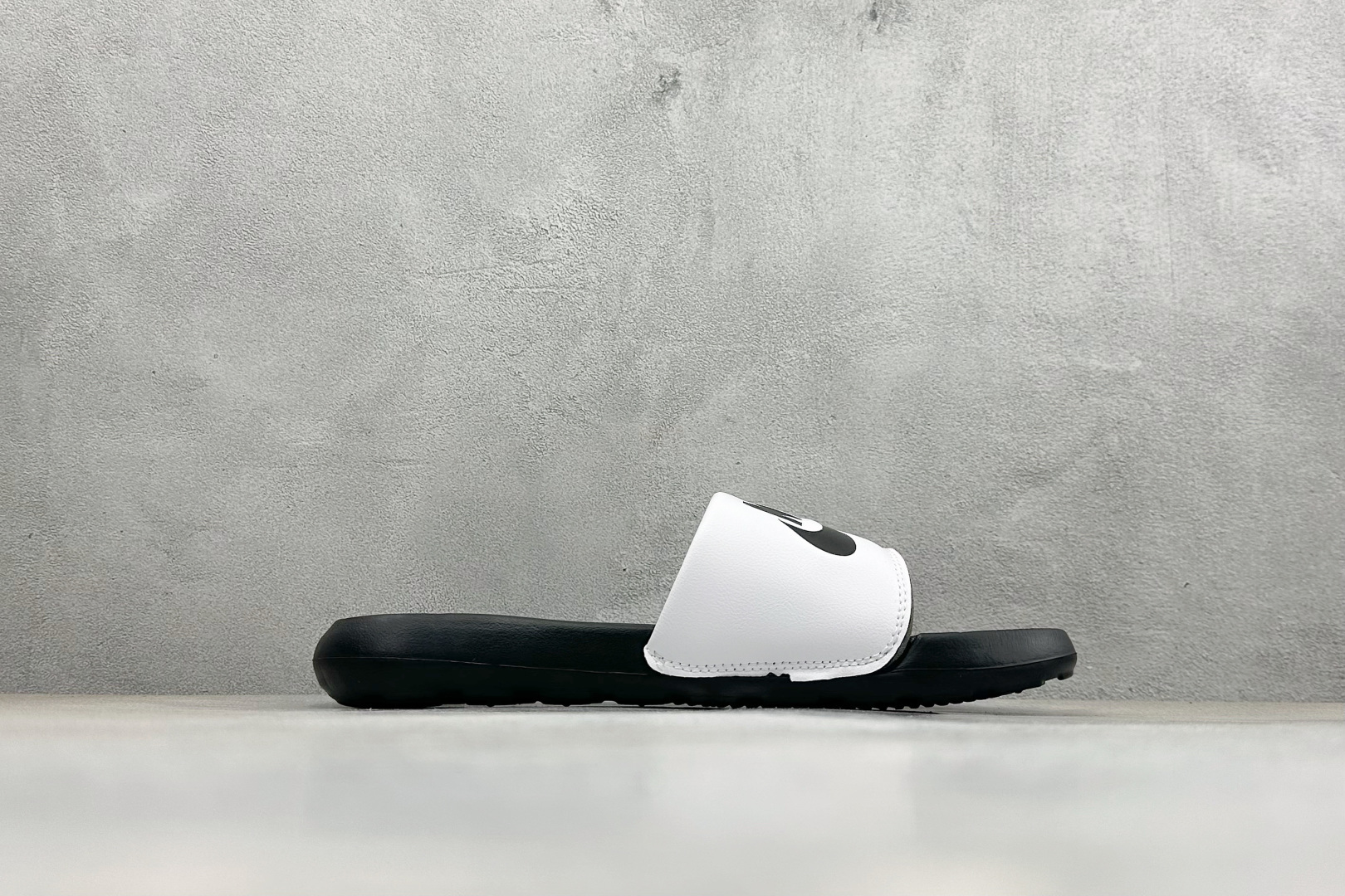 CX版Nike VICTORI ONE SLIDE 舒适时尚 EVA 防滑防磨减震一字拖鞋 CN9675-005