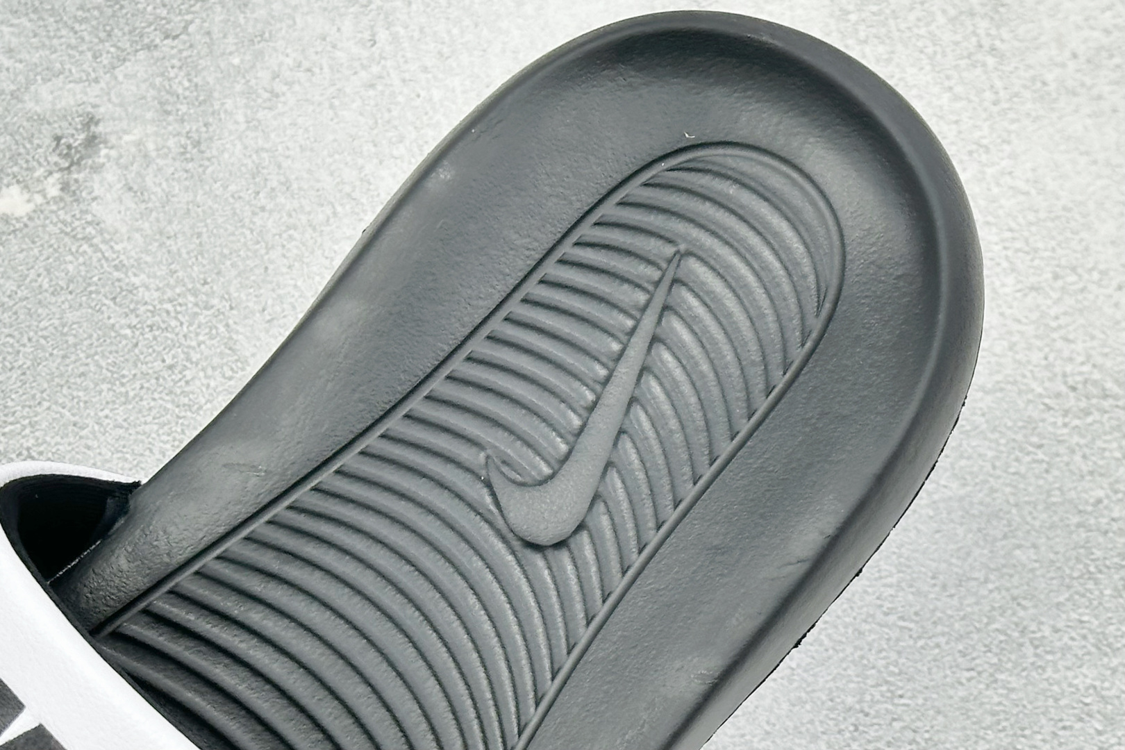 CX版Nike VICTORI ONE SLIDE 舒适时尚 EVA 防滑防磨减震一字拖鞋 CN9675-005