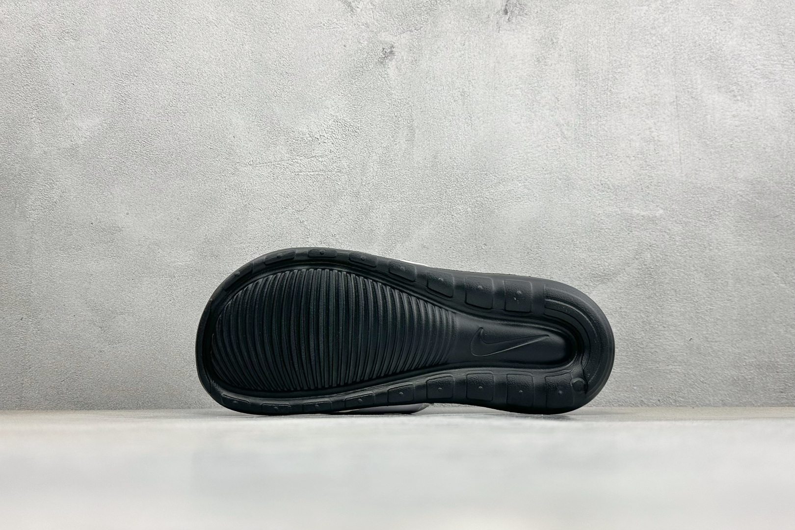 CX版Nike VICTORI ONE SLIDE 舒适时尚 EVA 防滑防磨减震一字拖鞋 CN9675-005