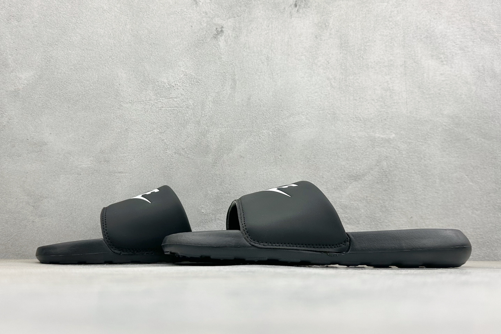 CX版Nike VICTORI ONE SLIDE 舒适时尚 EVA 防滑防磨减震一字拖鞋 CN9675-002
