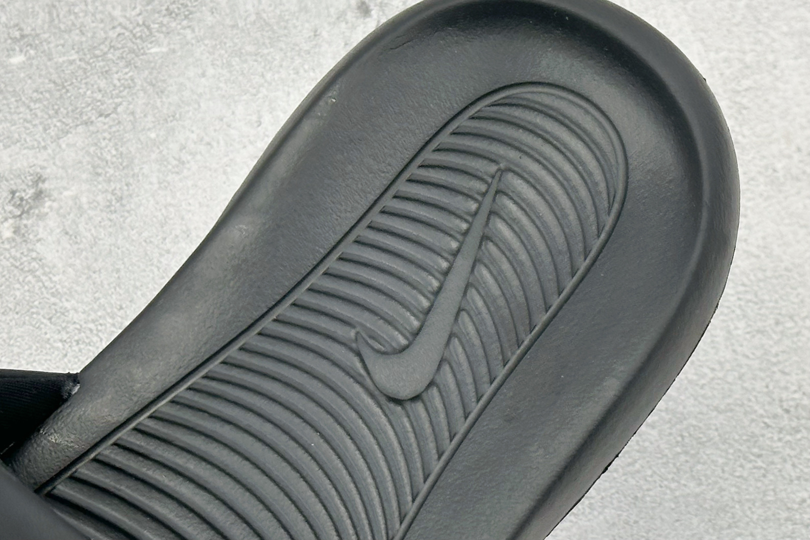 CX版Nike VICTORI ONE SLIDE 舒适时尚 EVA 防滑防磨减震一字拖鞋 CN9675-002