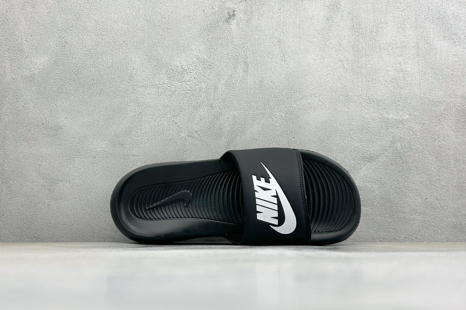 CX版Nike VICTORI ONE SLIDE 舒适时尚 EVA 防滑防磨减震一字拖鞋 CN9675-002