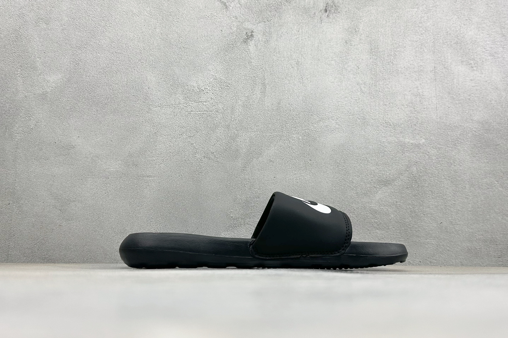 CX版Nike VICTORI ONE SLIDE 舒适时尚 EVA 防滑防磨减震一字拖鞋 CN9675-002