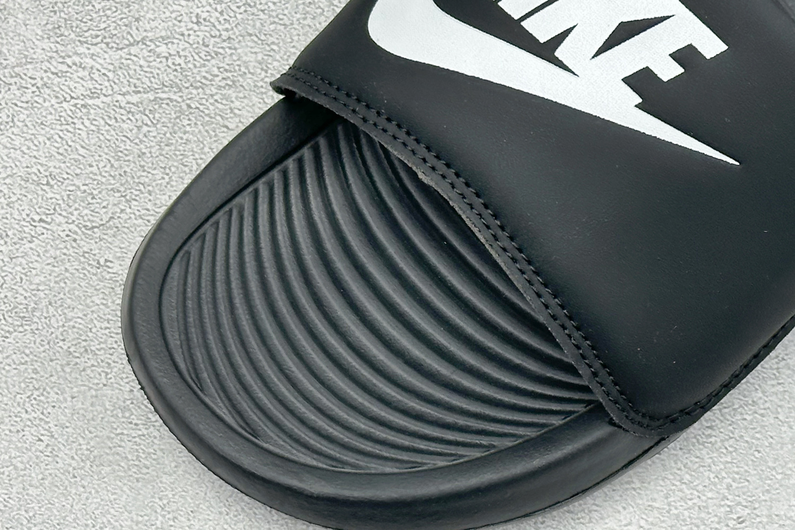 CX版Nike VICTORI ONE SLIDE 舒适时尚 EVA 防滑防磨减震一字拖鞋 CN9675-002