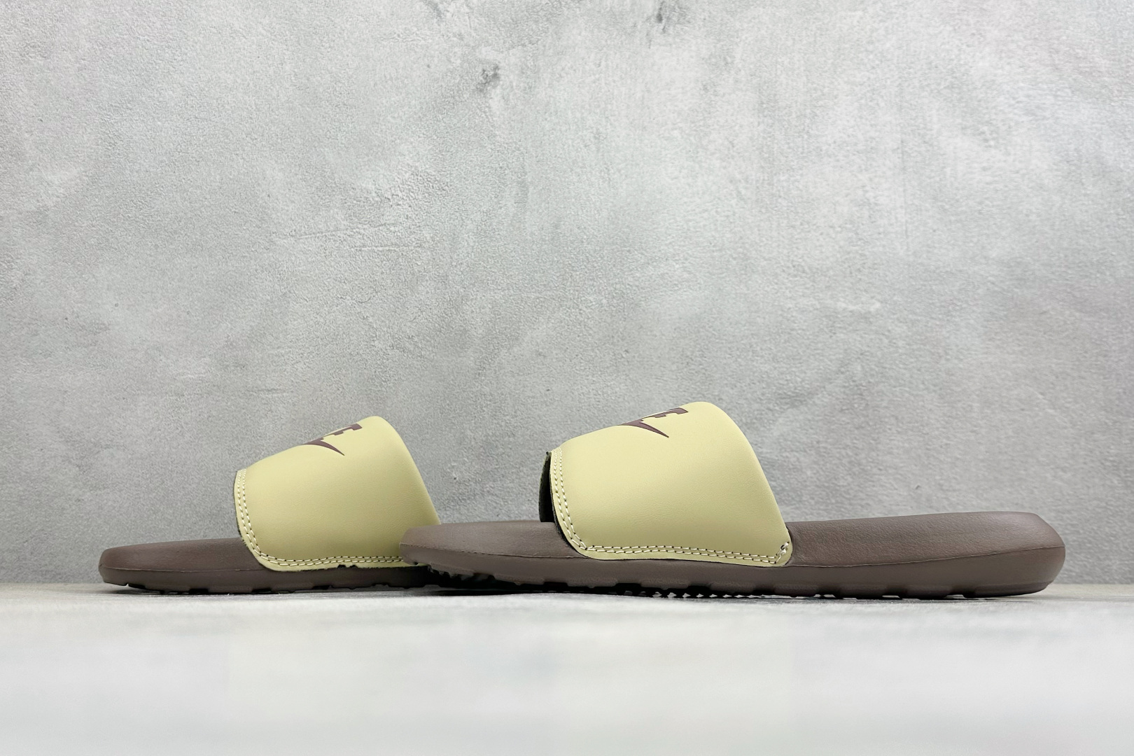 CX版Nike VICTORI ONE SLIDE 舒适时尚 EVA 防滑防磨减震一字拖鞋 CN9675-701