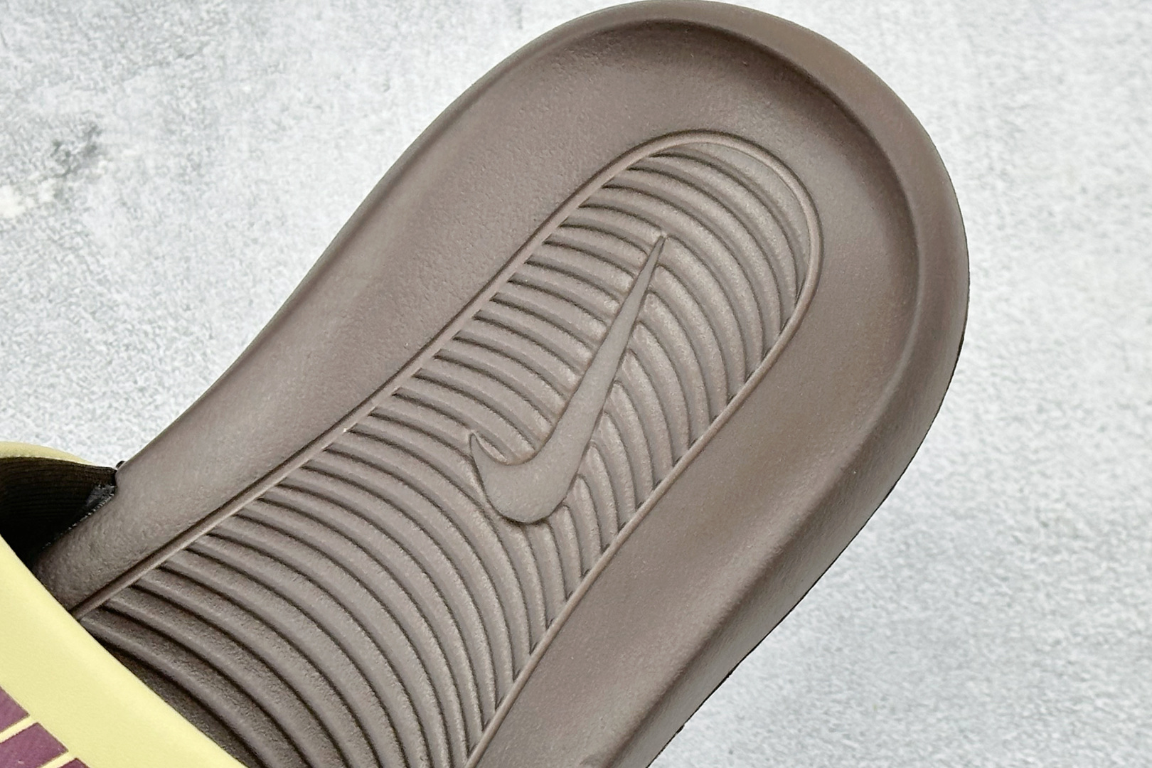 CX版Nike VICTORI ONE SLIDE 舒适时尚 EVA 防滑防磨减震一字拖鞋 CN9675-701