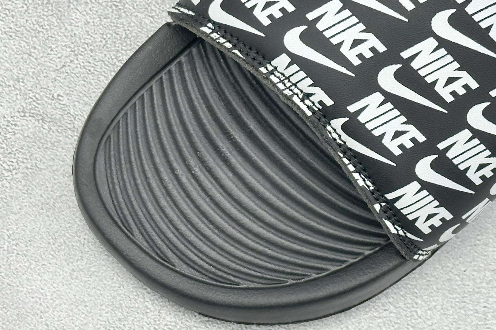 CX版Nike VICTORI ONE SLIDE 舒适时尚 EVA 防滑防磨减震一字拖鞋 CN9678-001