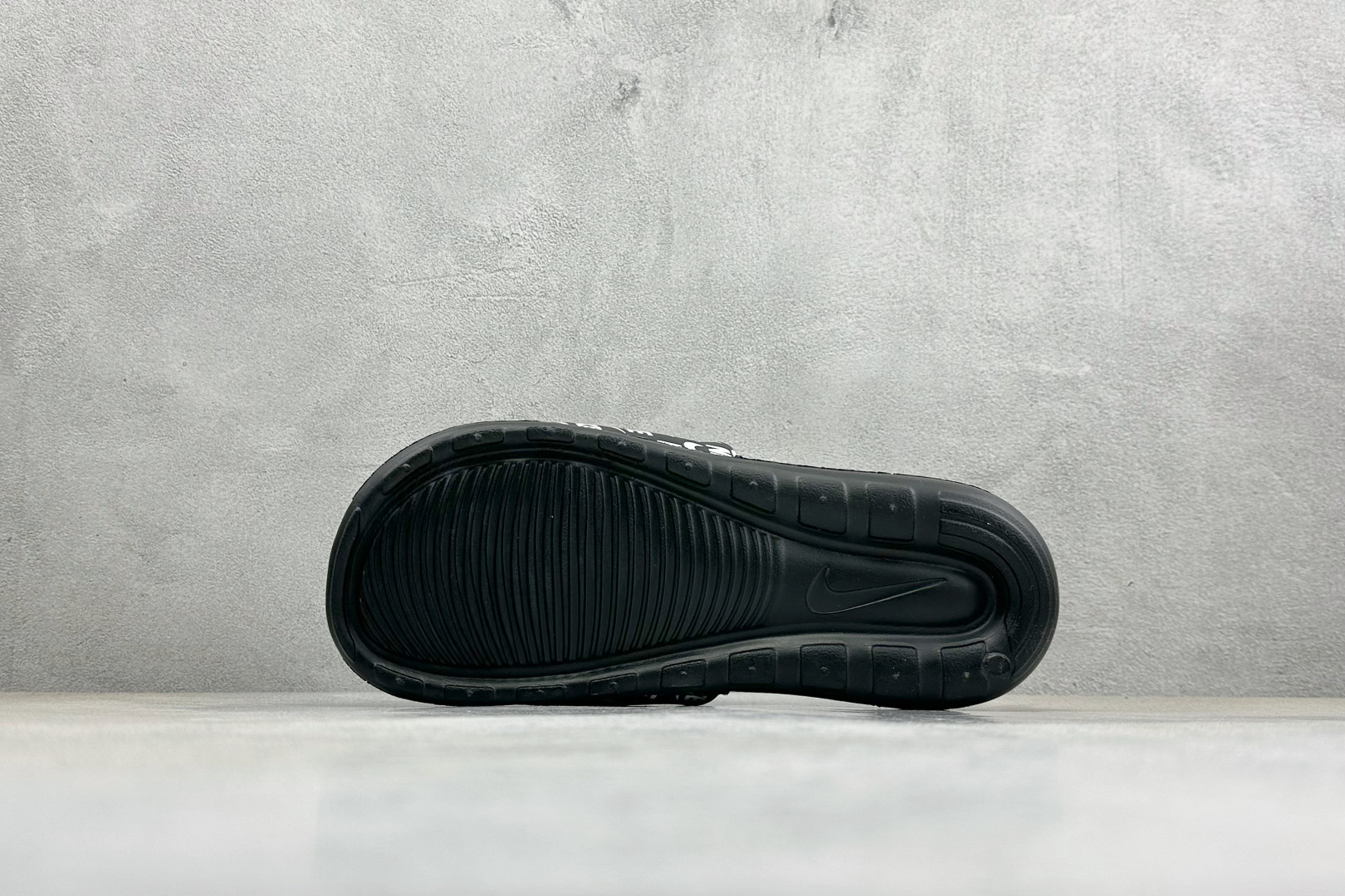 CX版Nike VICTORI ONE SLIDE 舒适时尚 EVA 防滑防磨减震一字拖鞋 CN9678-001