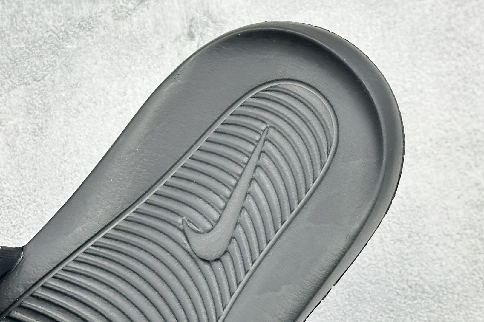 CX版Nike VICTORI ONE SLIDE 舒适时尚 EVA 防滑防磨减震一字拖鞋 CN9678-001