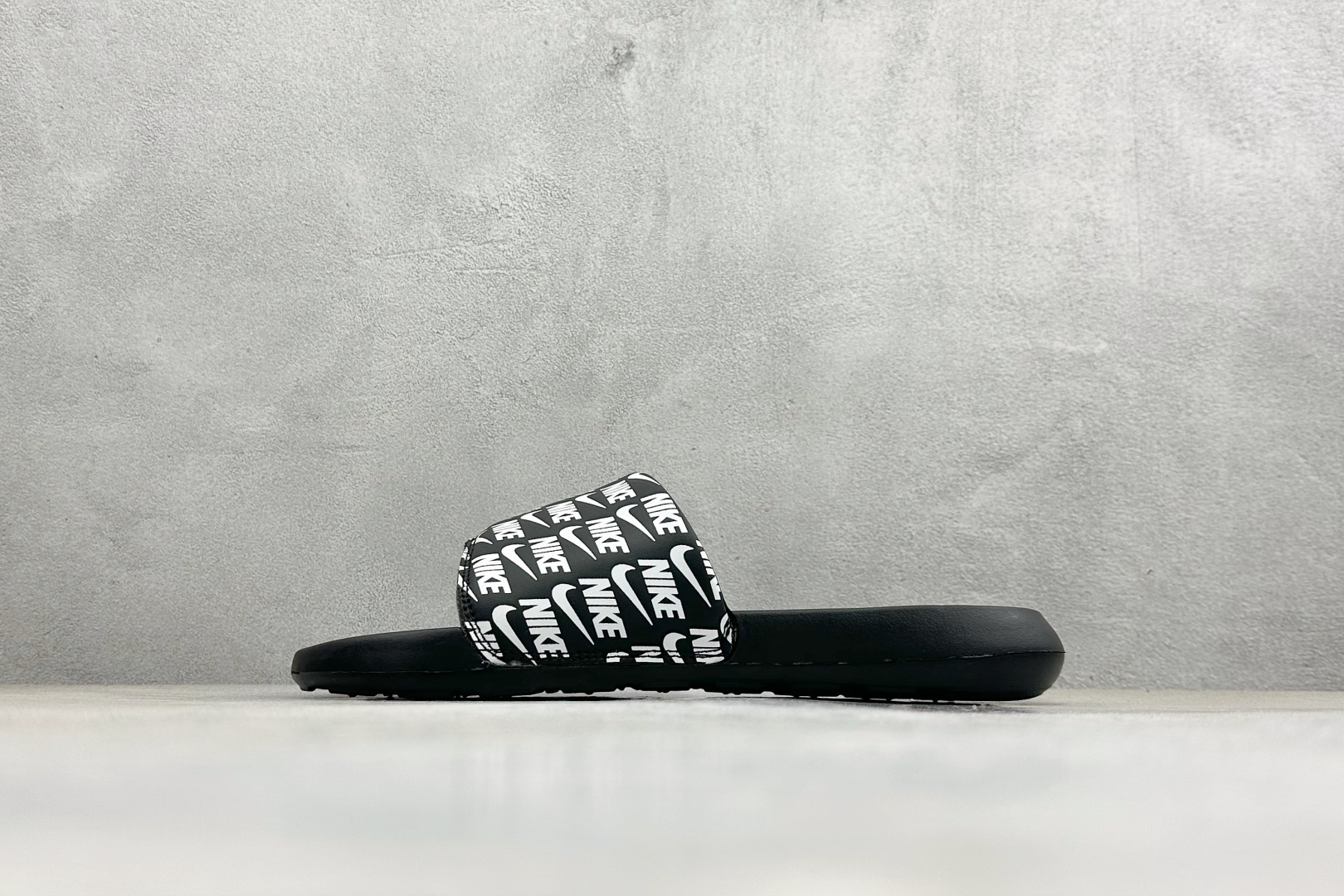 CX版Nike VICTORI ONE SLIDE 舒适时尚 EVA 防滑防磨减震一字拖鞋 CN9678-001