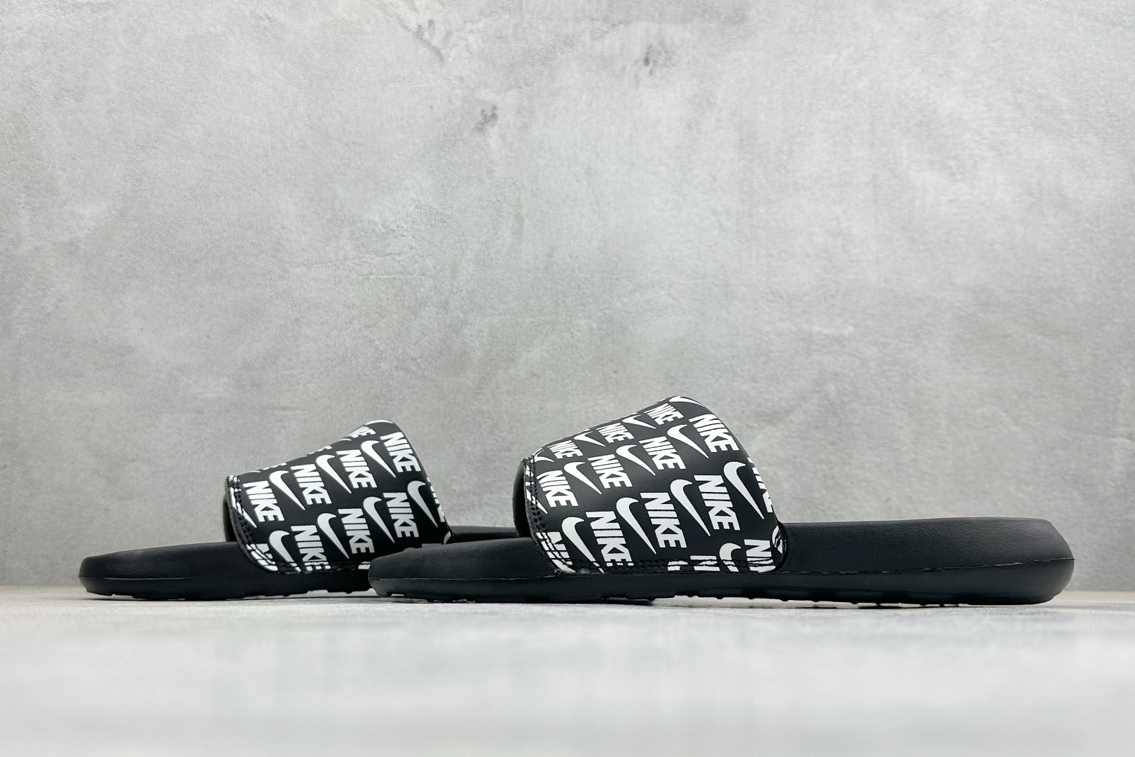 CX版Nike VICTORI ONE SLIDE 舒适时尚 EVA 防滑防磨减震一字拖鞋 CN9678-001