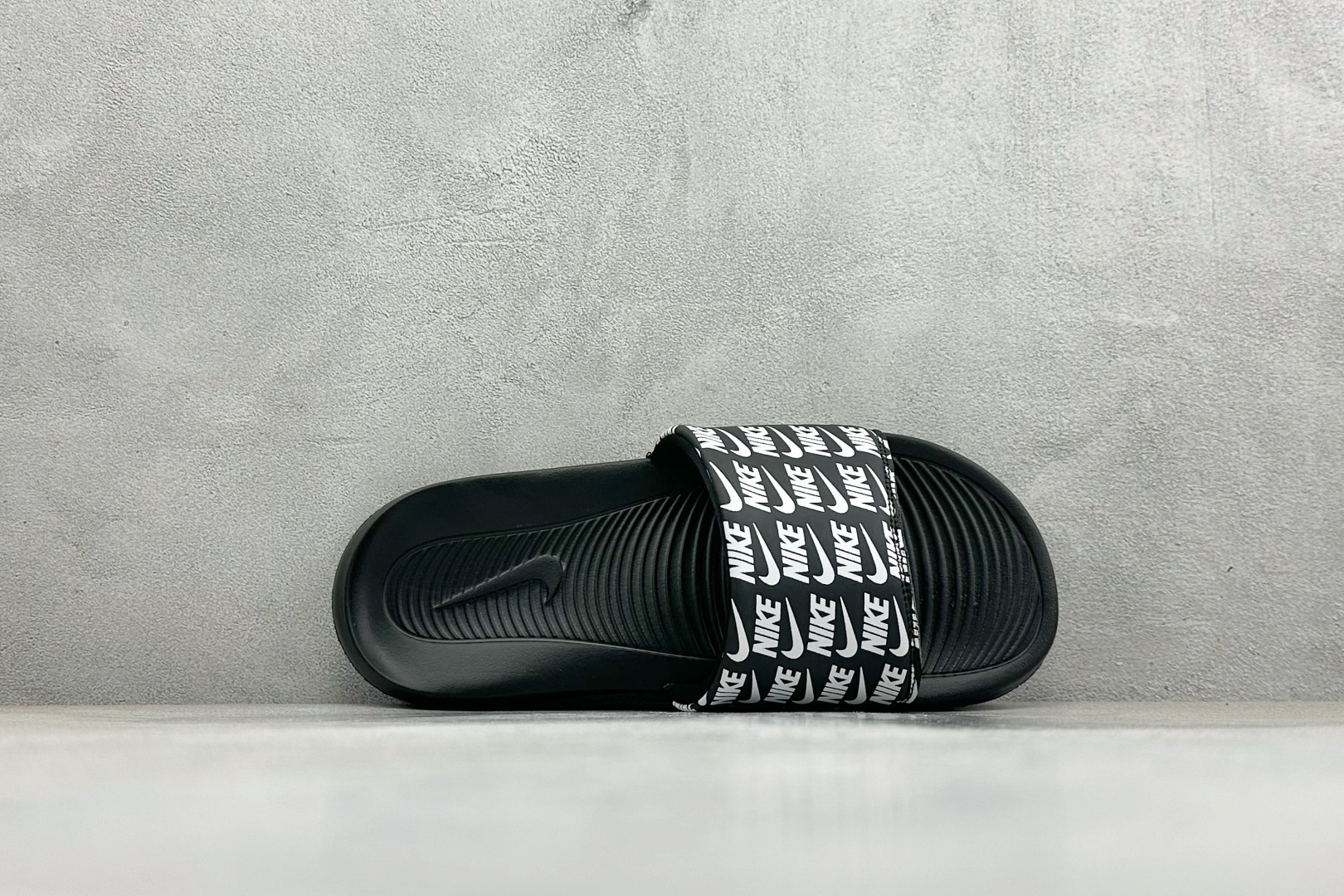 CX版Nike VICTORI ONE SLIDE 舒适时尚 EVA 防滑防磨减震一字拖鞋 CN9678-001