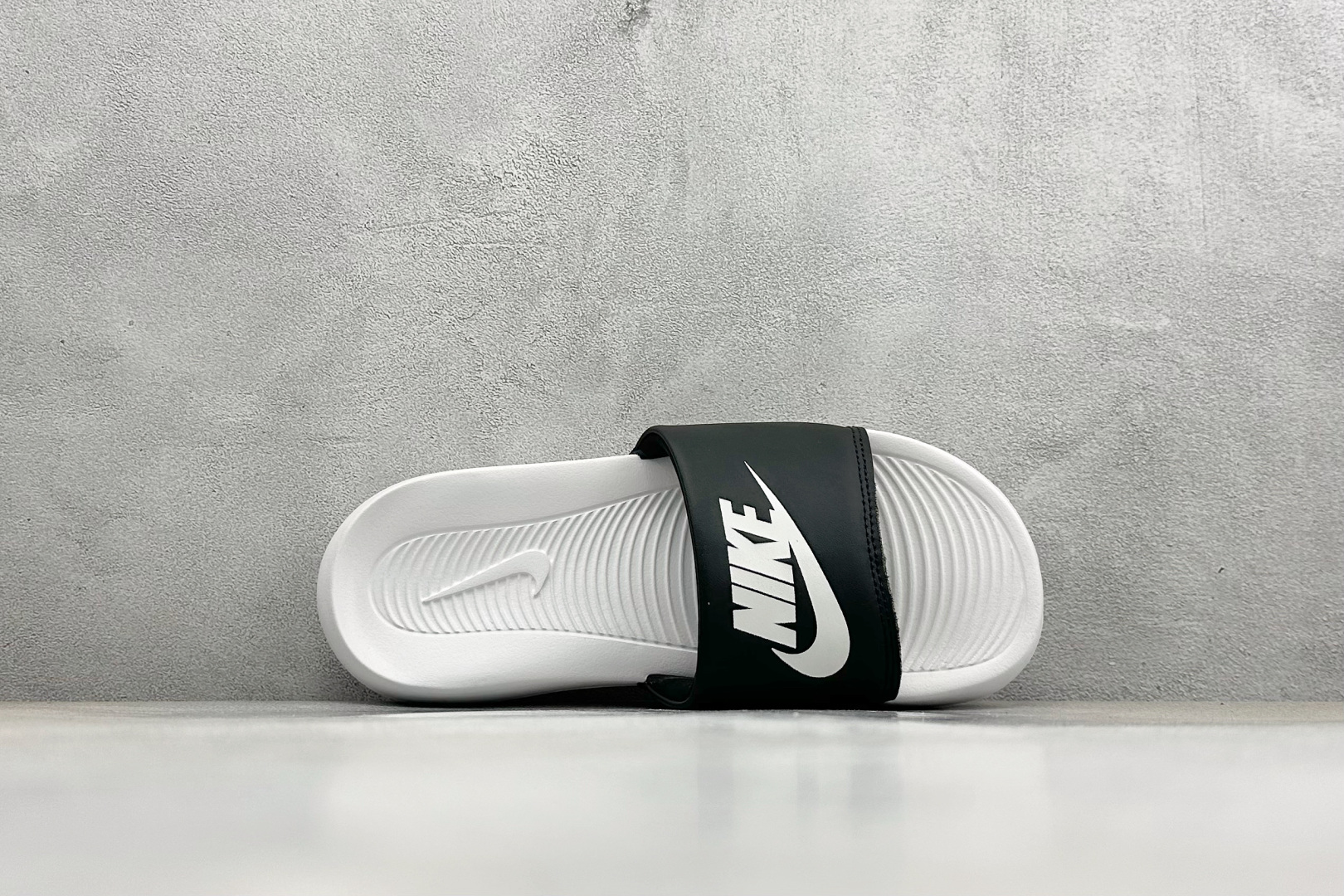 CX版Nike VICTORI ONE SLIDE 舒适时尚 EVA 防滑防磨减震一字拖鞋 DD0234-100