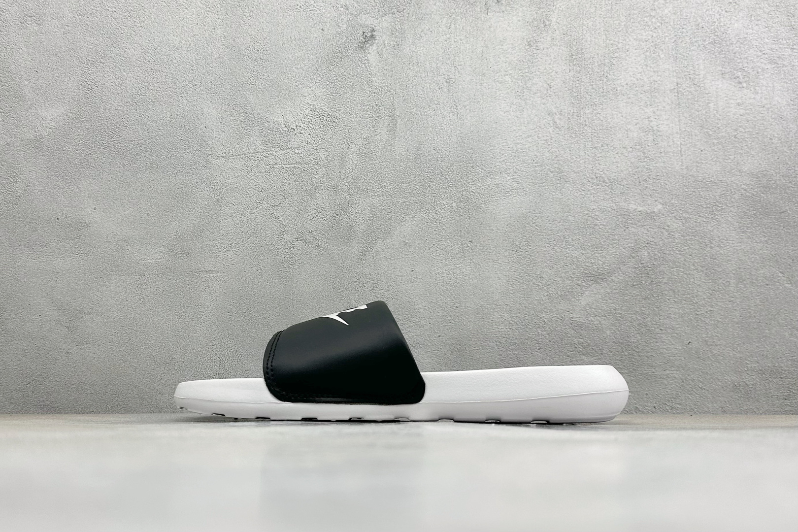 CX版Nike VICTORI ONE SLIDE 舒适时尚 EVA 防滑防磨减震一字拖鞋 DD0234-100