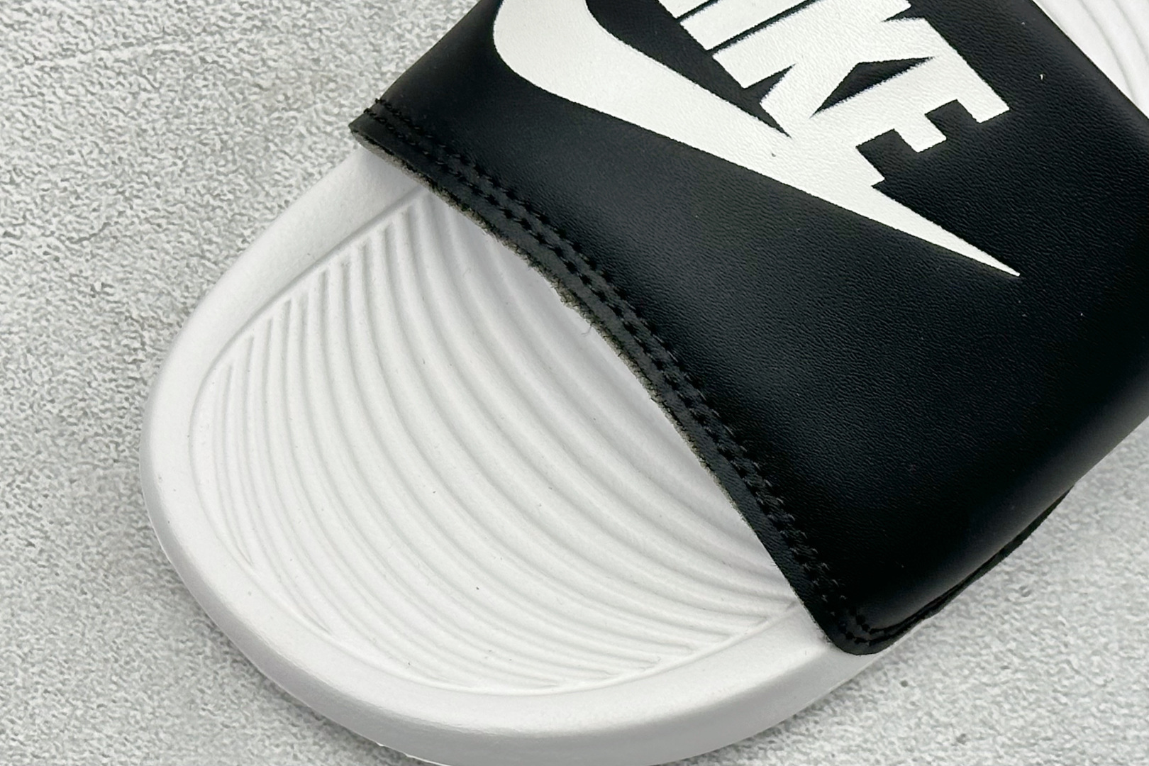 CX版Nike VICTORI ONE SLIDE 舒适时尚 EVA 防滑防磨减震一字拖鞋 DD0234-100