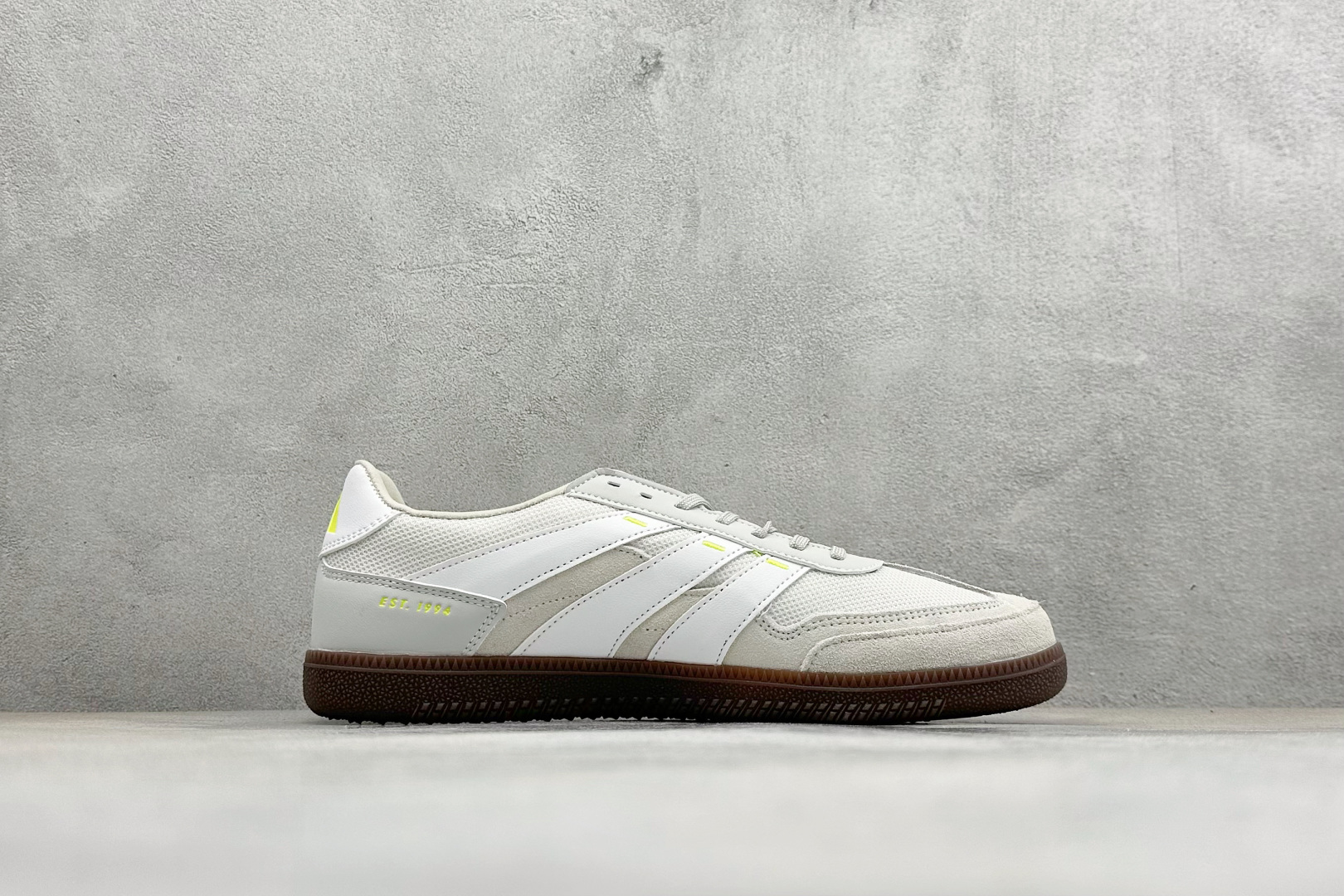 Adidas PREDATOR FREESTYLE 舒适百搭薄底 防滑耐磨板鞋 IF8351