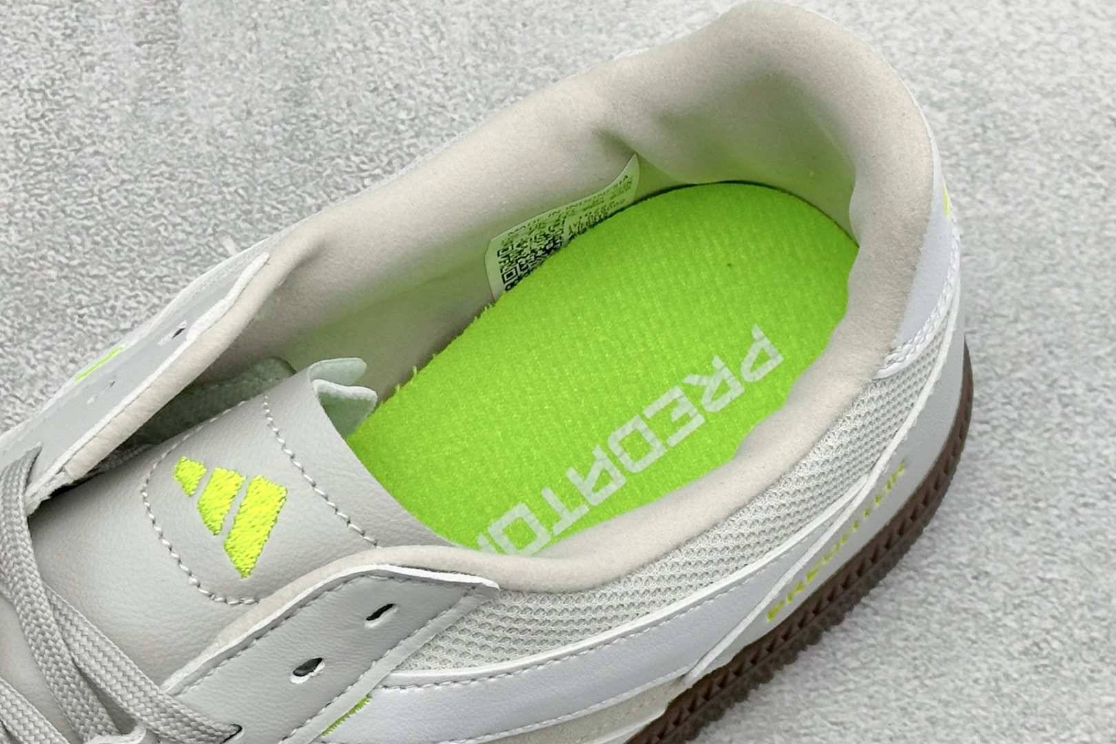Adidas PREDATOR FREESTYLE 舒适百搭薄底 防滑耐磨板鞋 IF8351