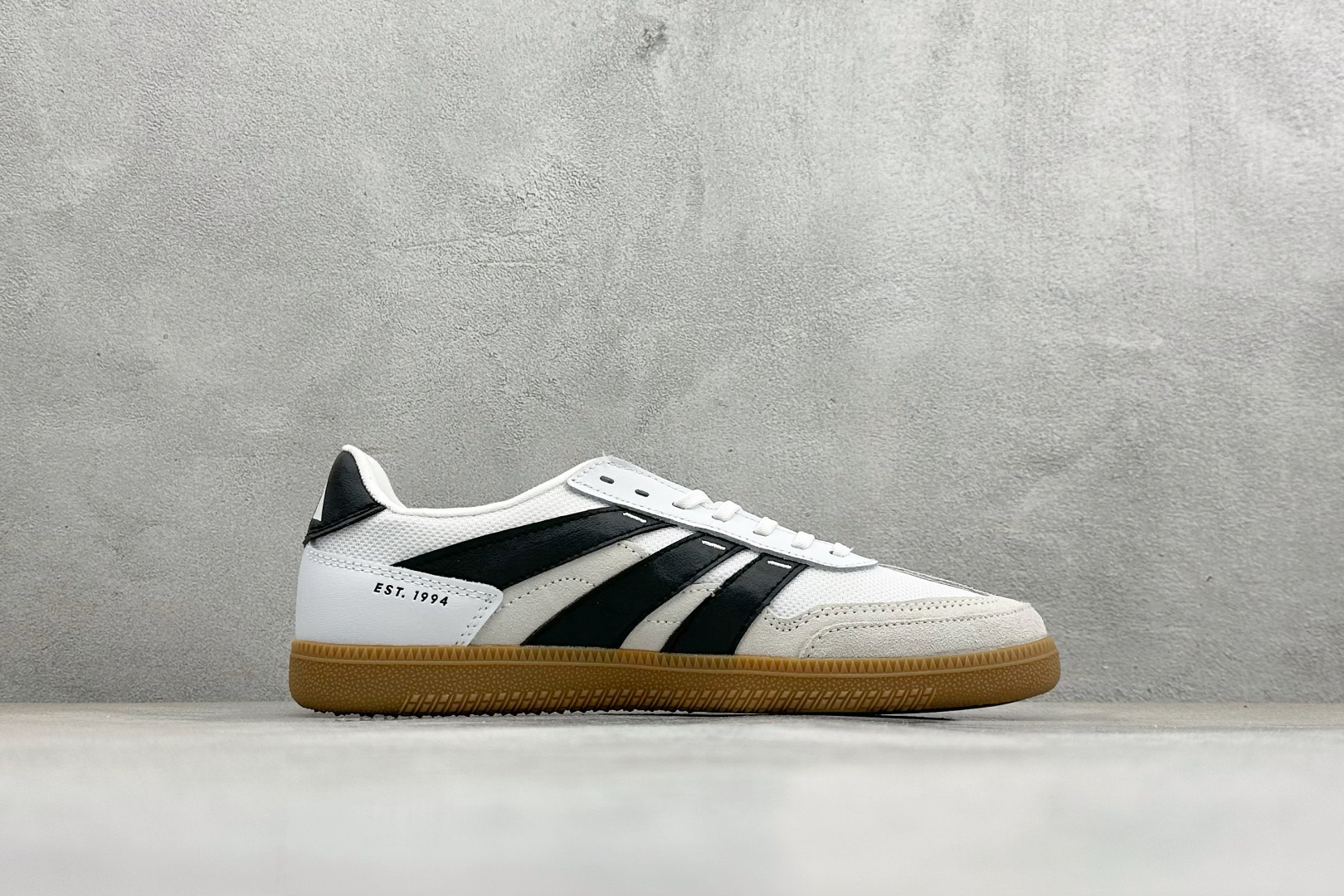 Adidas PREDATOR FREESTYLE 舒适百搭薄底 防滑耐磨板鞋 IF1025