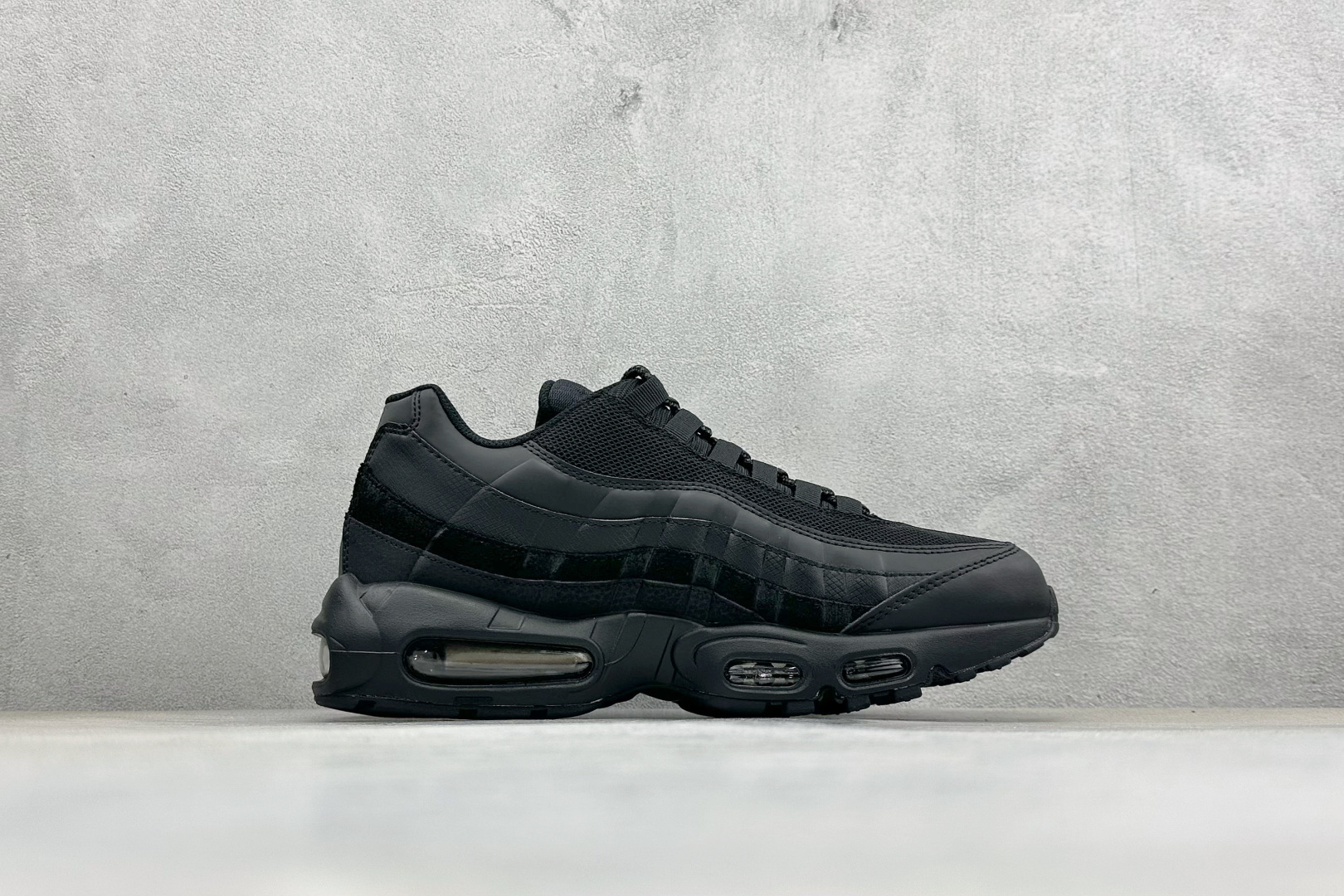 Nike Air Max 95 复古减震气垫跑鞋 CI3705-001 Nike Air Max 95 复古减震气垫跑鞋 CI3705-001