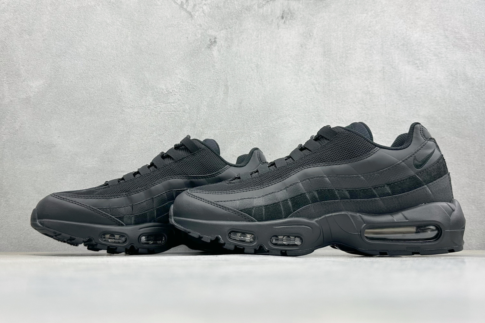 Nike Air Max 95 复古减震气垫跑鞋 CI3705-001 Nike Air Max 95 复古减震气垫跑鞋 CI3705-001