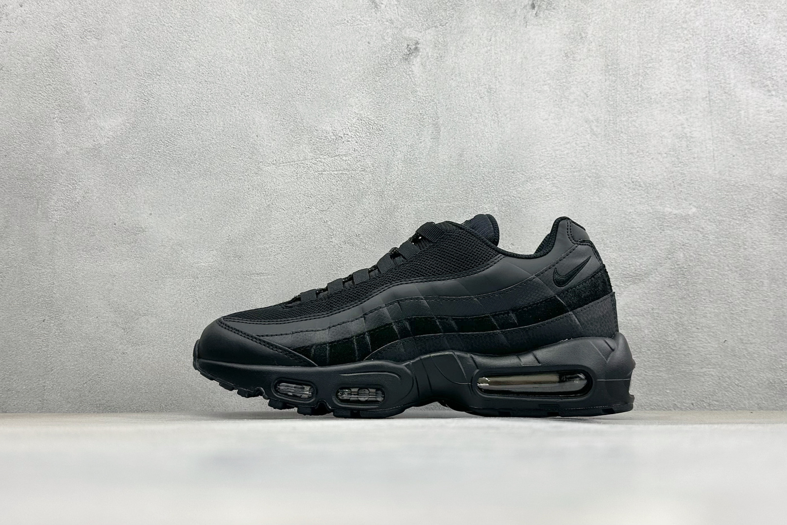 Nike Air Max 95 复古减震气垫跑鞋 CI3705-001 Nike Air Max 95 复古减震气垫跑鞋 CI3705-001